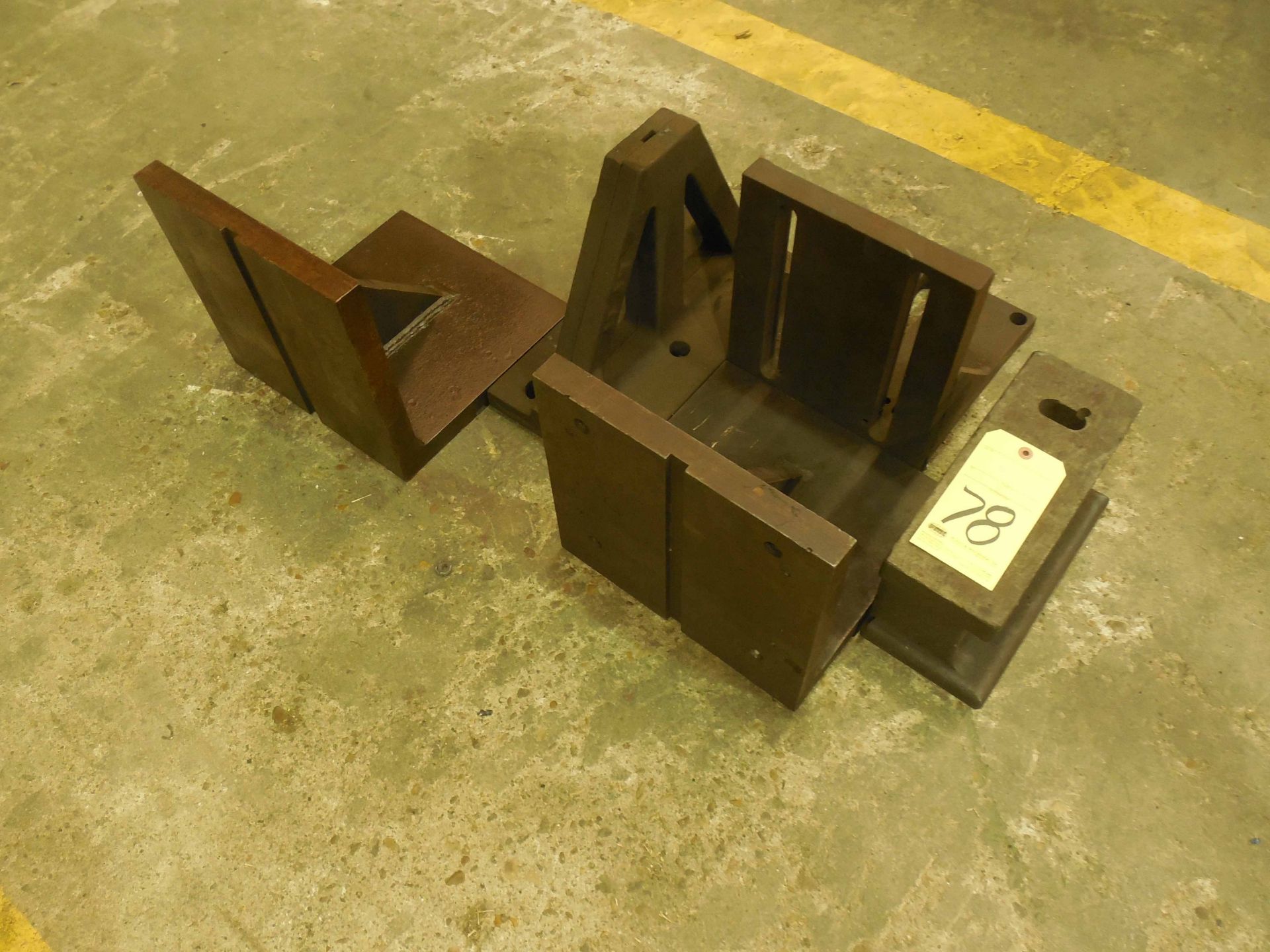 LOT OF ANGLE PLATES (small)