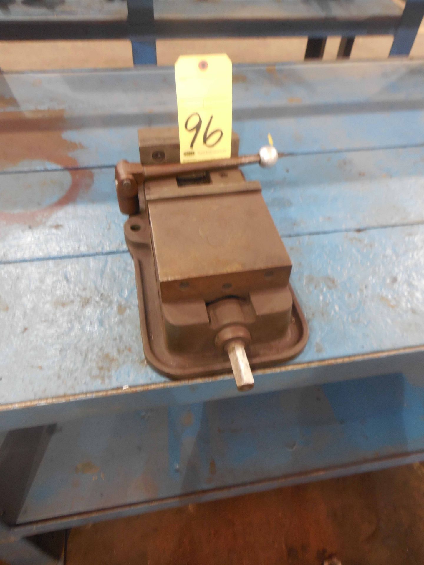 ANGLE LOCK MILLING VISE, KURT 6"