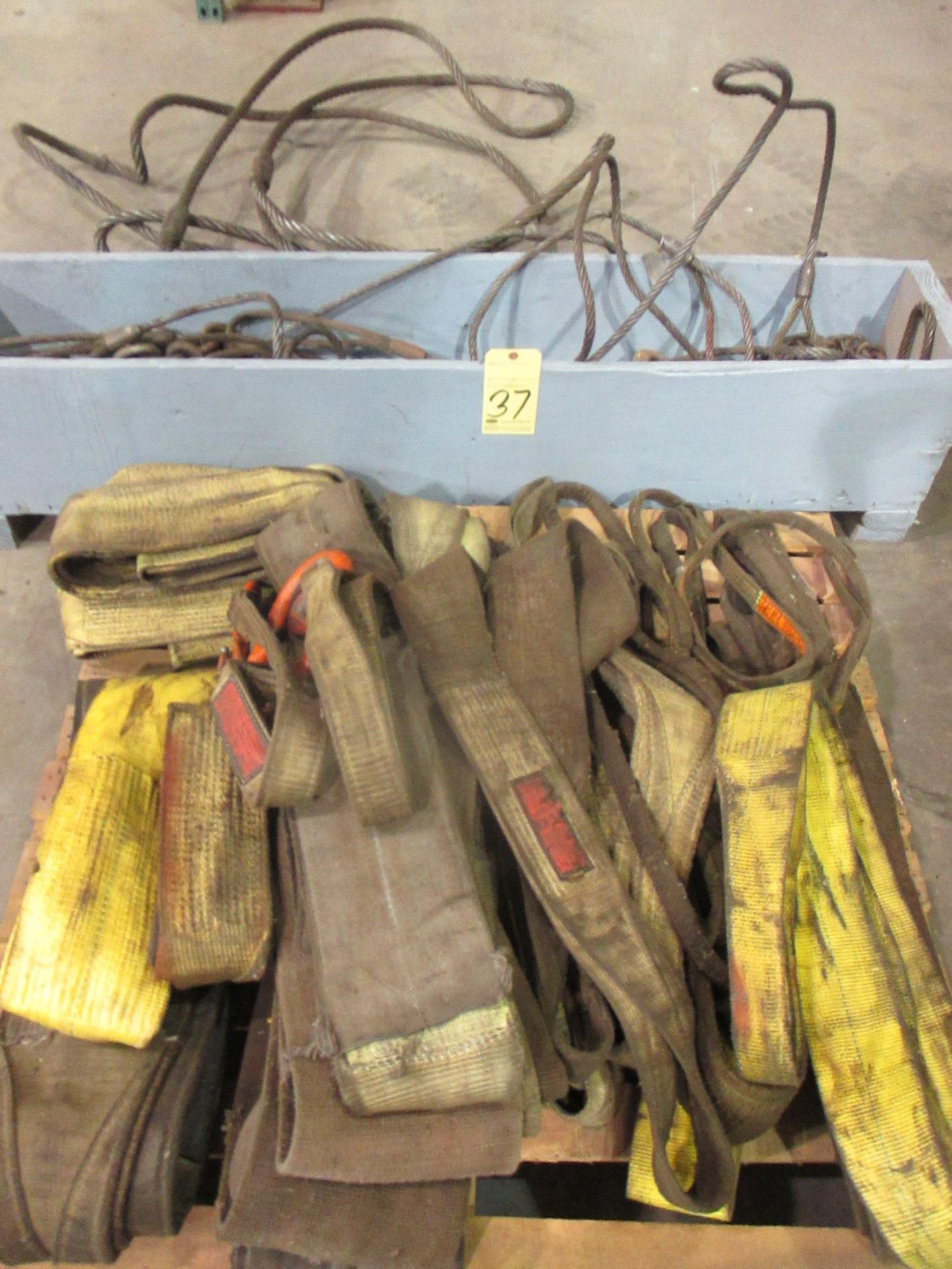 LOT CONSISTING OF: straps, chains & cable hoists