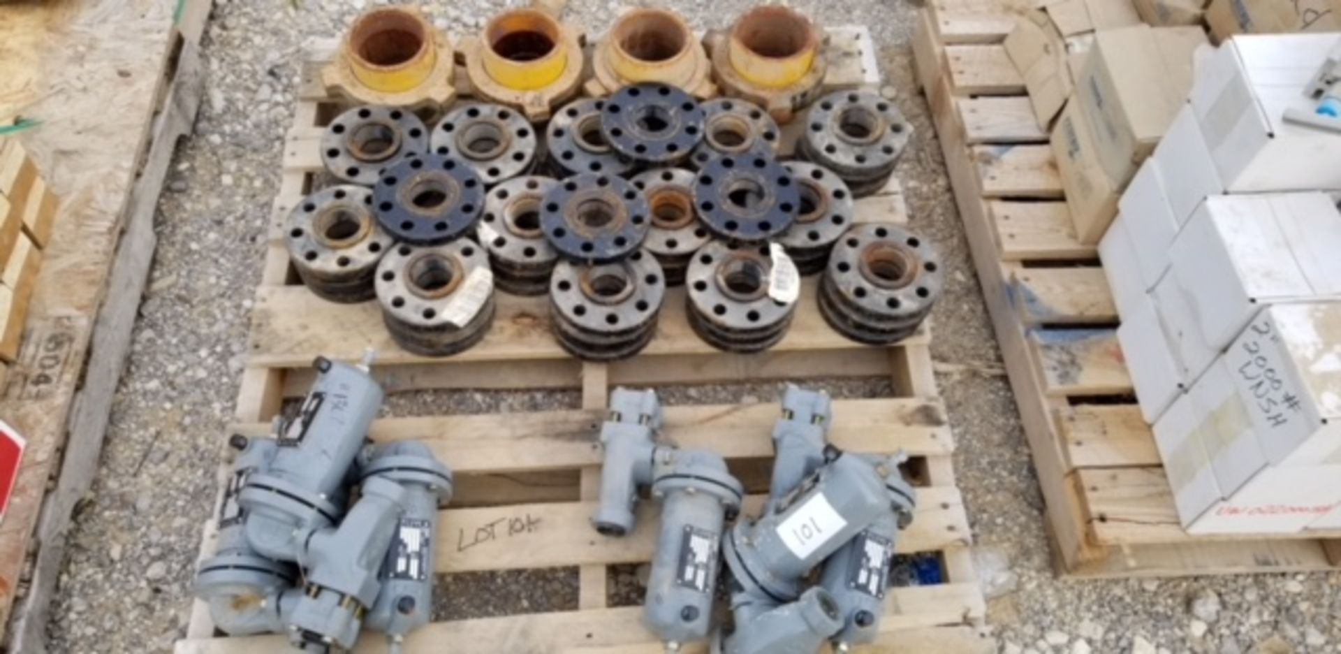 LOT CONSISTING OF: (APPROX. 55) FLANGE THREADED,RF,2"-300#,SA-105,ASME B16.5; (APPROX. 6) HAMMER