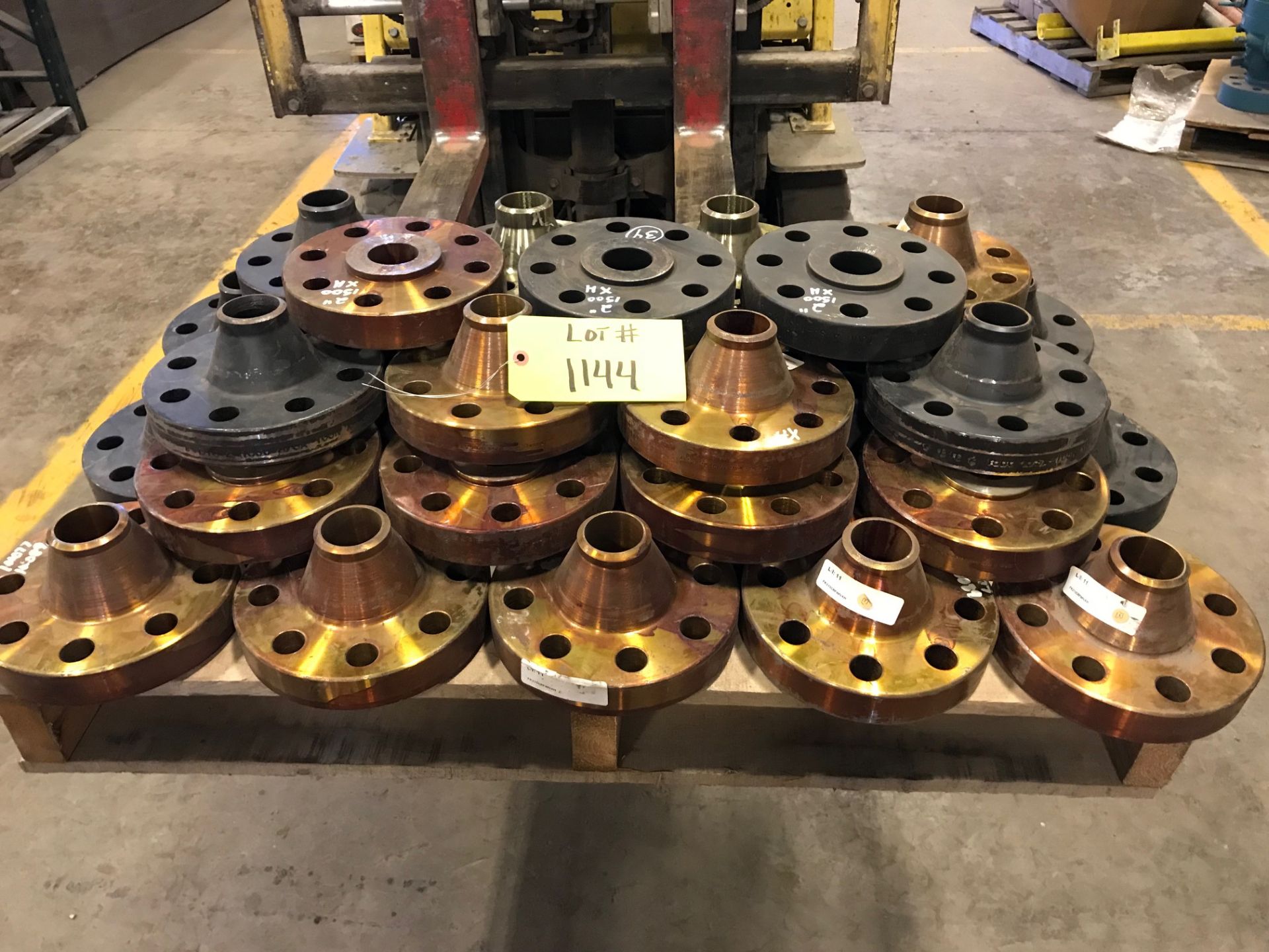 LOT CONSISTING OF: FLANGE WELD NECK,RF,2"-900/1500#,S80/XH,SA-105-N,ASME B16.5 (LOADING CHARGE $