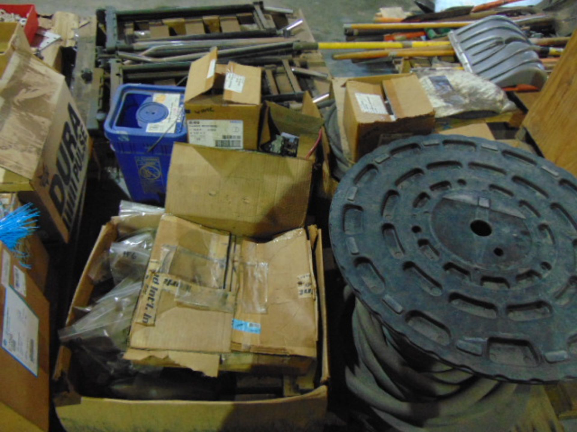 LOT CONSISTING OF: shovels, hardware & misc. (on eight skids) - Image 8 of 9