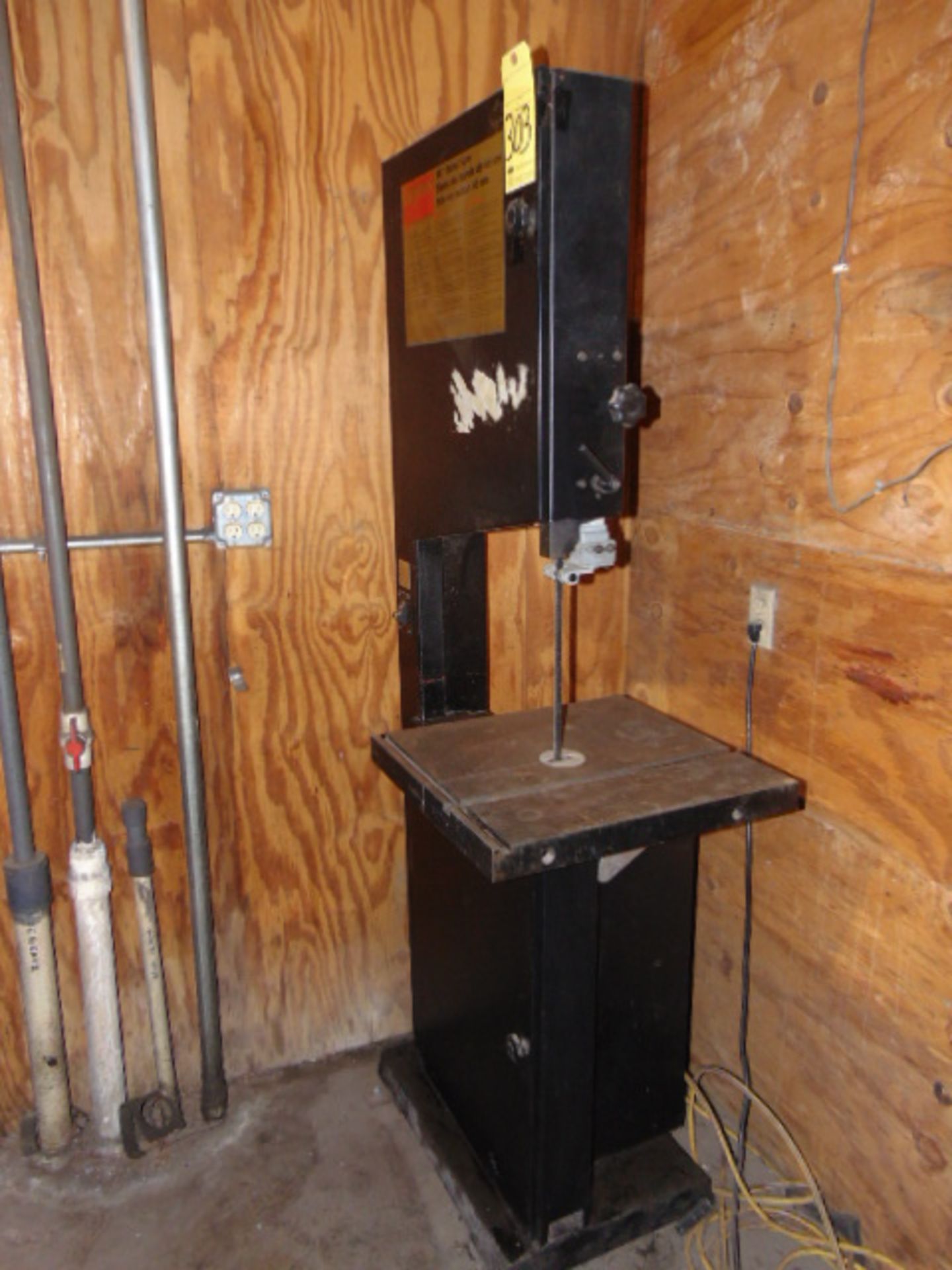 WOODCUTTING VERTICAL BANDSAW, DAYTON 18", tilting tbl.