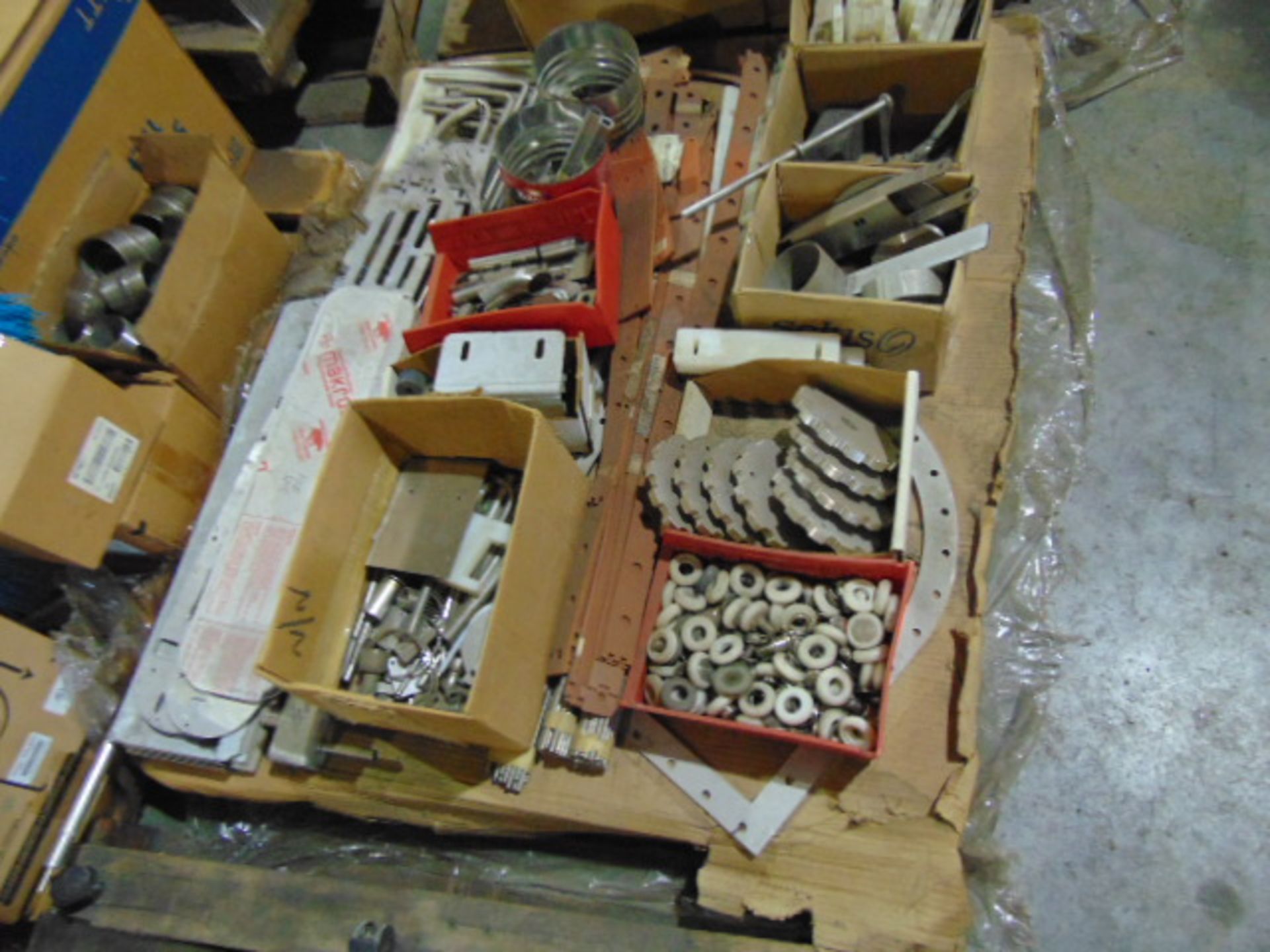 LOT CONSISTING OF: shovels, hardware & misc. (on eight skids) - Image 4 of 9