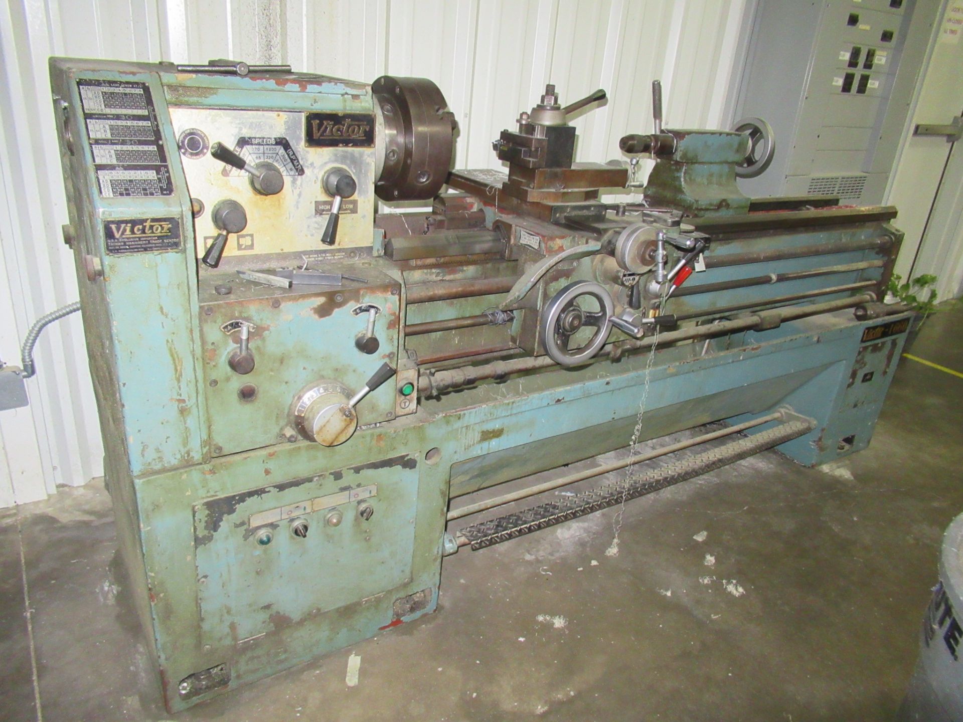 ENGINE LATHE, VICTOR 16" X 60" MDL. 1660, 10" dia. 3-jaw chuck, spds: 65-1200 RPM, 2" spdl. bore,