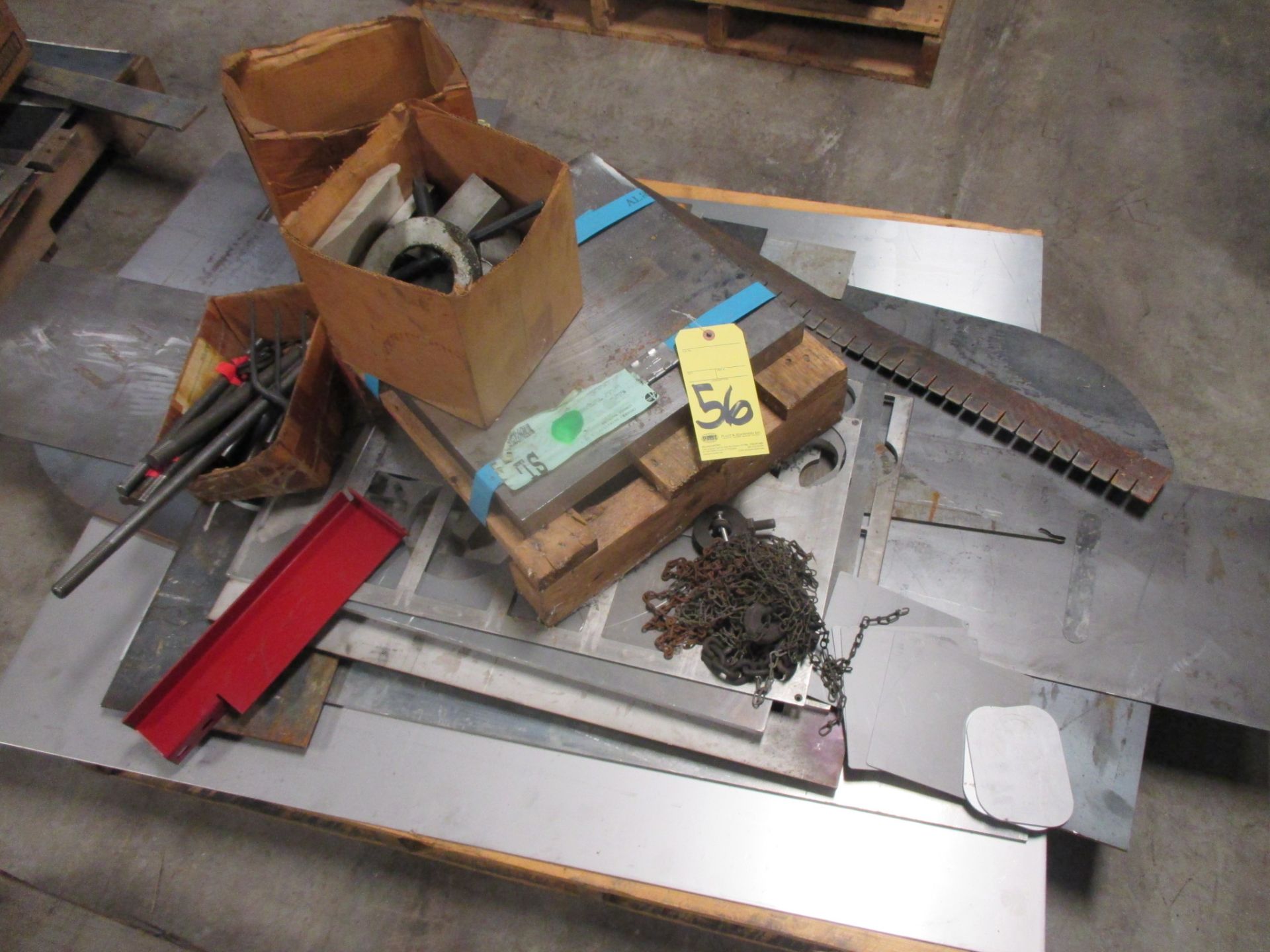 LOT OF RAW MATERIAL: scrap metal (on one pallet)