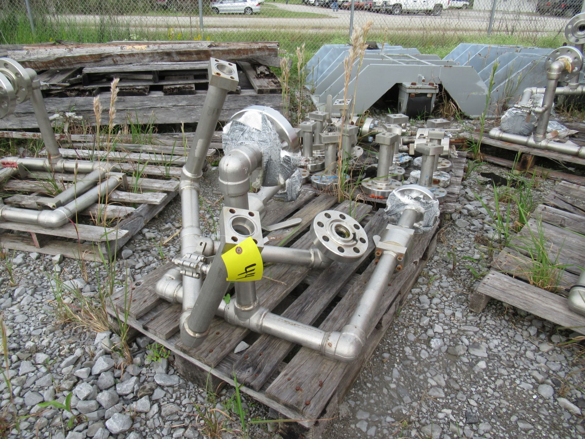 LOT CONSISTING OF: stainless steel spools, valves, tensioner test piece & (4) tensioner rollers ( - Image 2 of 8