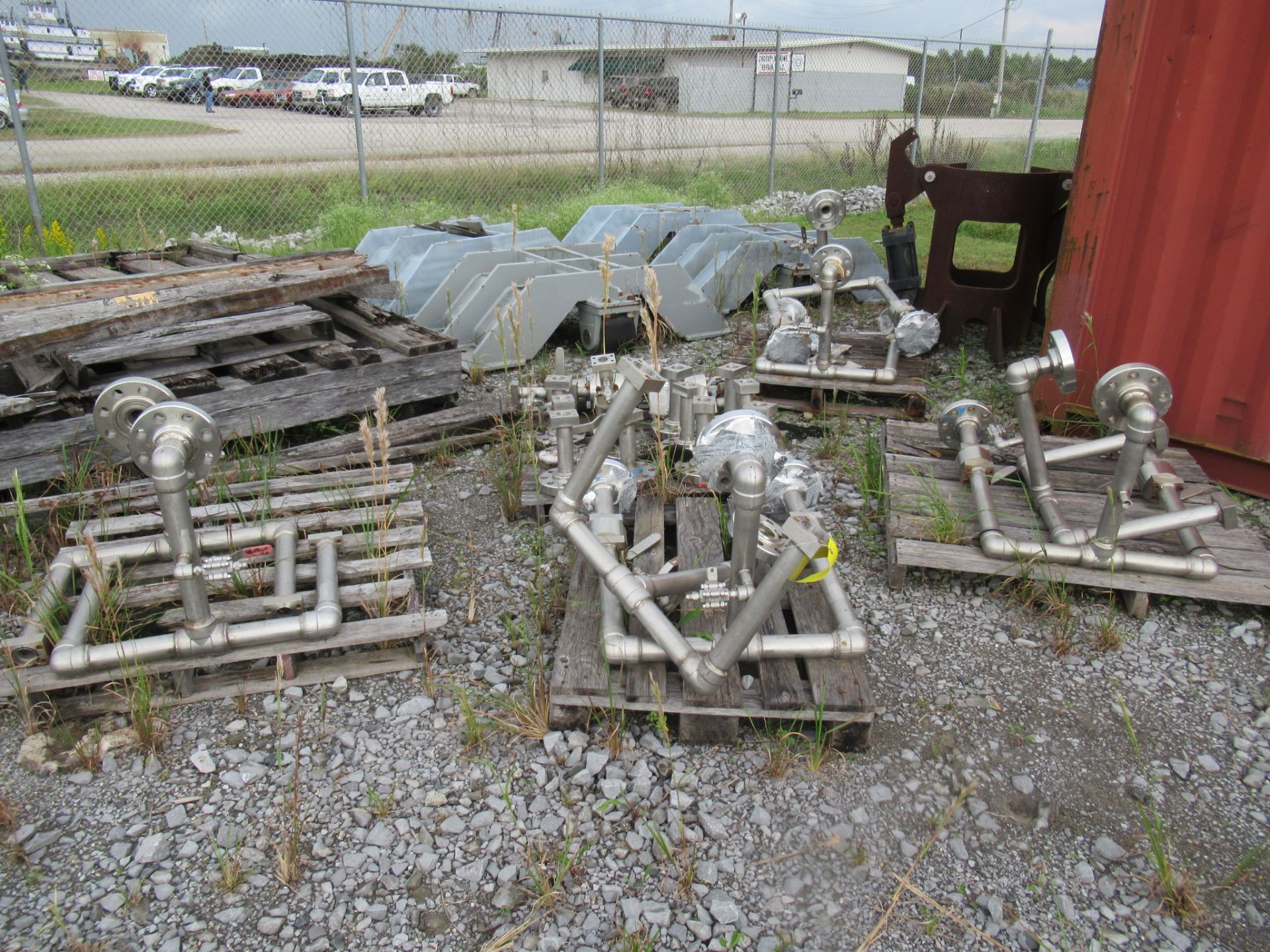 LOT CONSISTING OF: stainless steel spools, valves, tensioner test piece & (4) tensioner rollers (