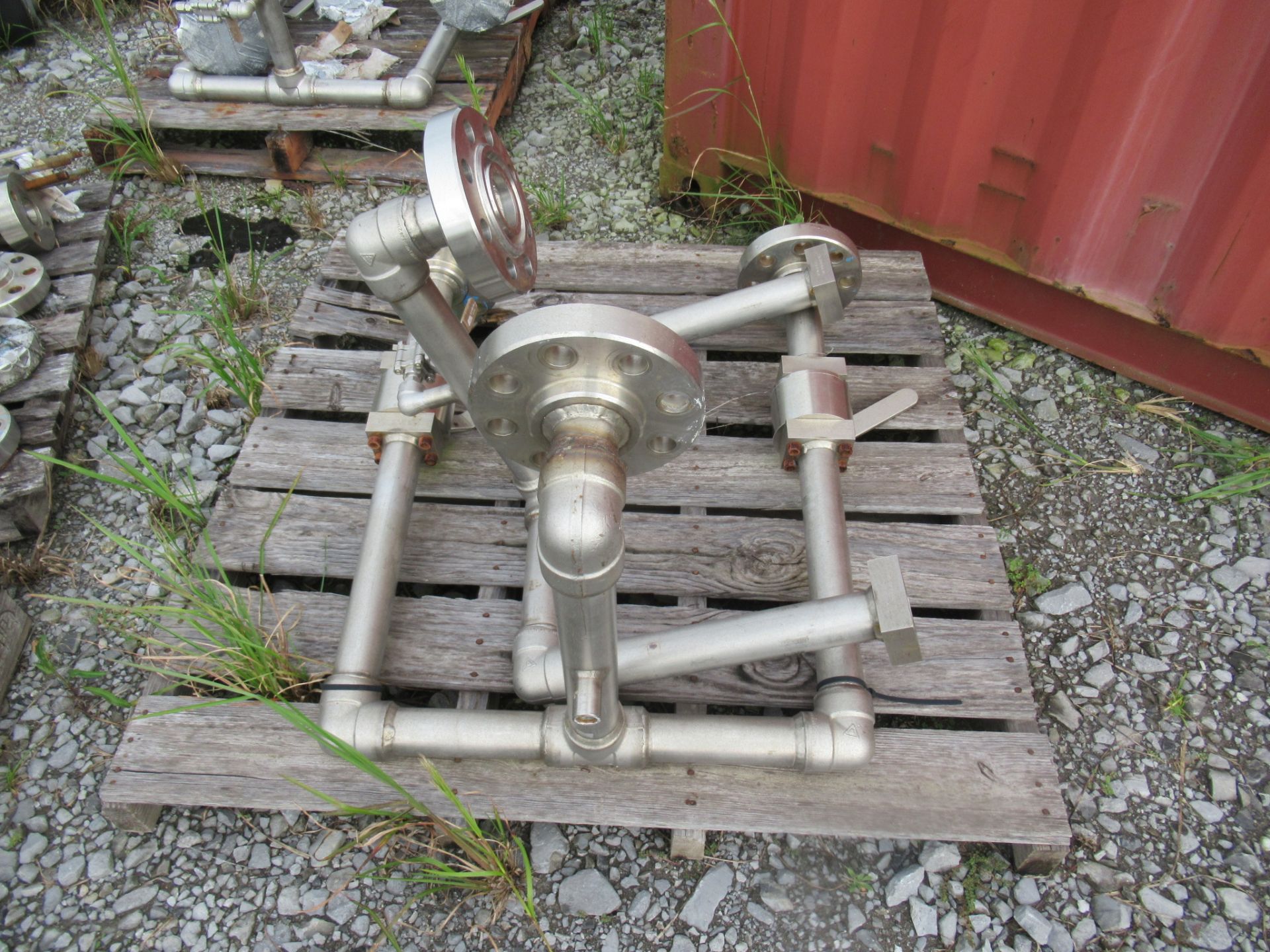 LOT CONSISTING OF: stainless steel spools, valves, tensioner test piece & (4) tensioner rollers ( - Image 5 of 8