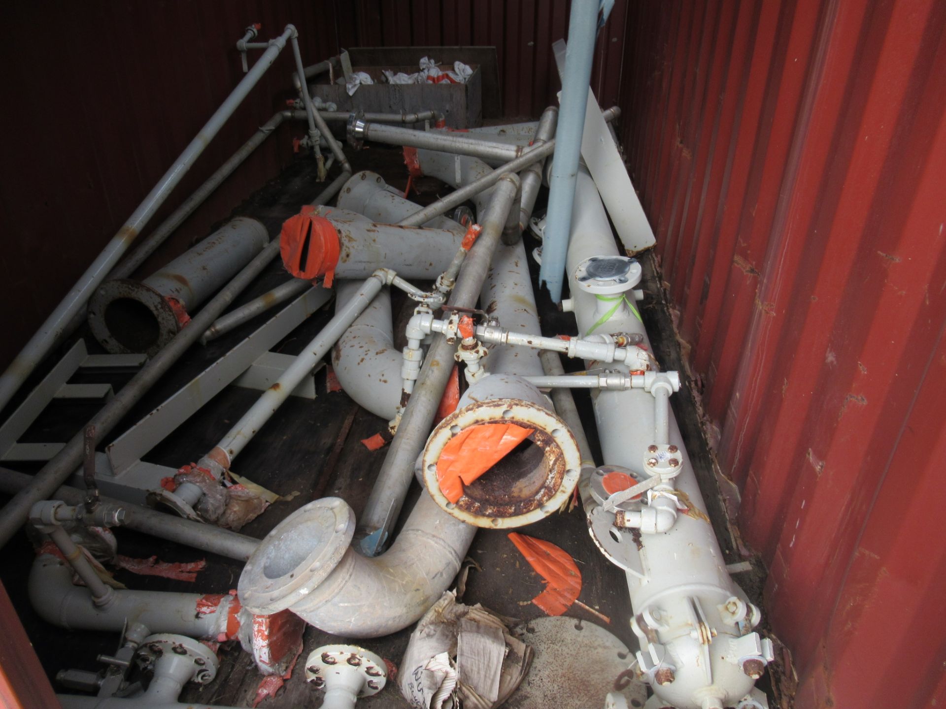 SEA CONTAINER, 20'L., tarp top, w/contents of nuts, bolts & pipe supports (tarp top in poor - Image 4 of 5