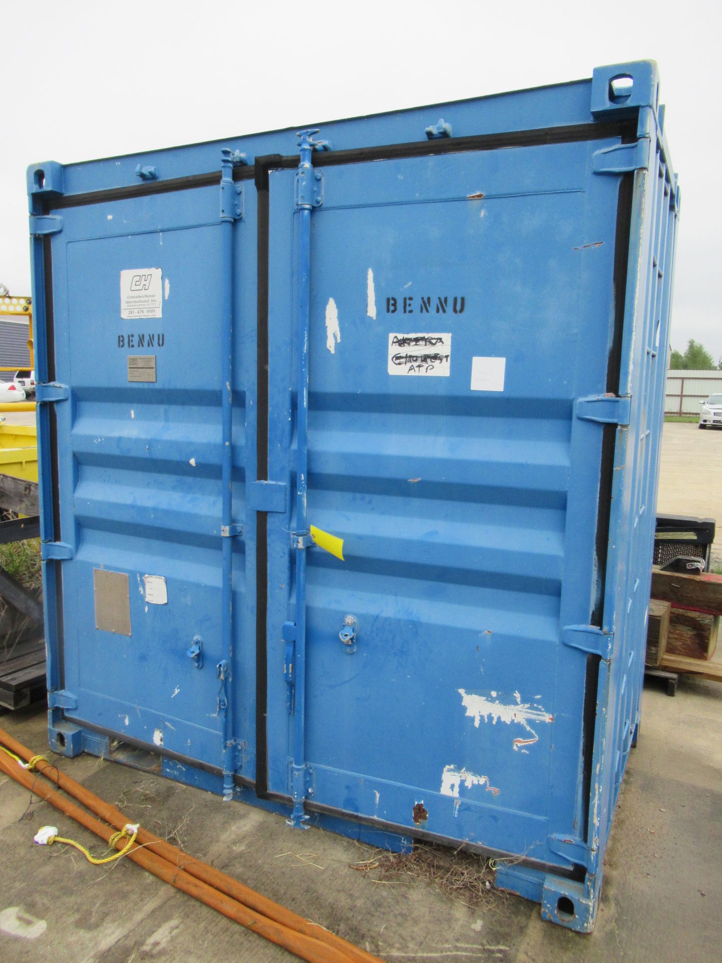 LOT CONSISTING OF 8’ X 4’ SEA CONTAINER AND CONTENTS, including subsea connectors and umbilical - Image 2 of 14