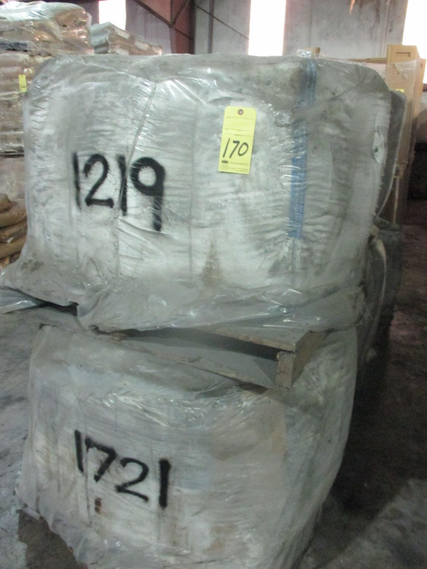 LOT OF WHITE STARCH (in bulk bags)