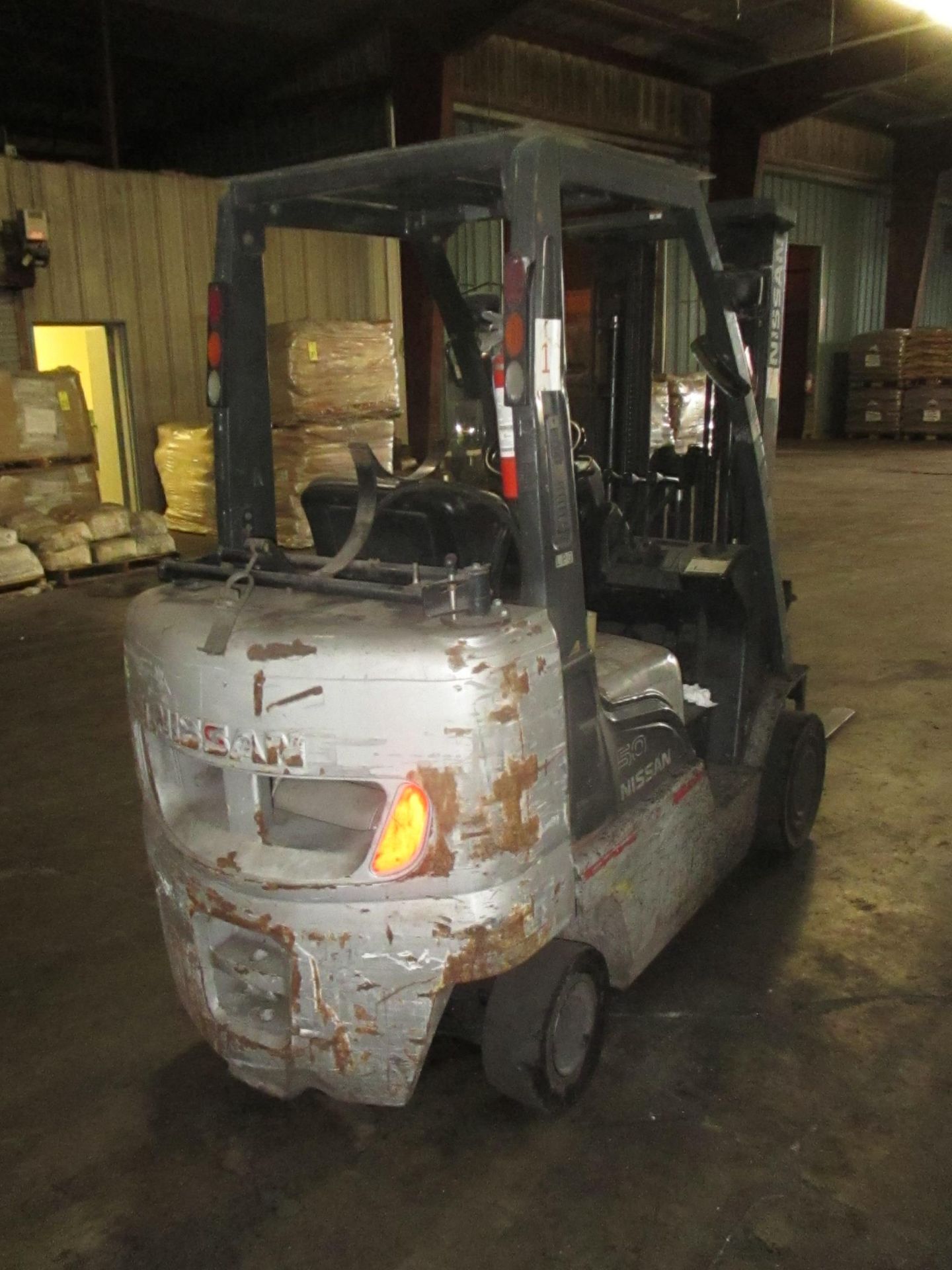 FORKLIFT, NISSAN 5,000 LB. CAP. SERIES 50 MDL. MAP1F2A2SLV, 4,350 lb. @ 24" L.C., LPG engine, 3- - Image 2 of 4