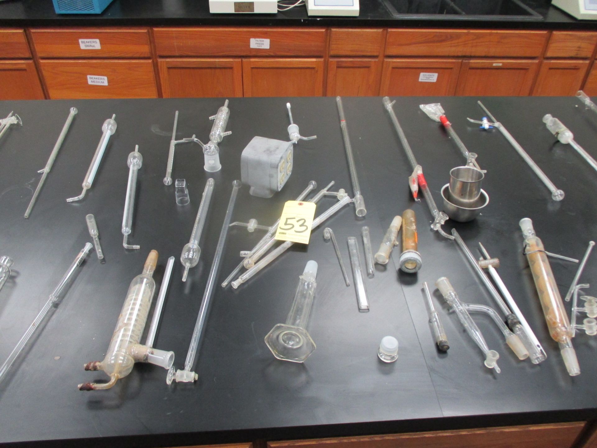 LOT OF LABORATORY GLASS