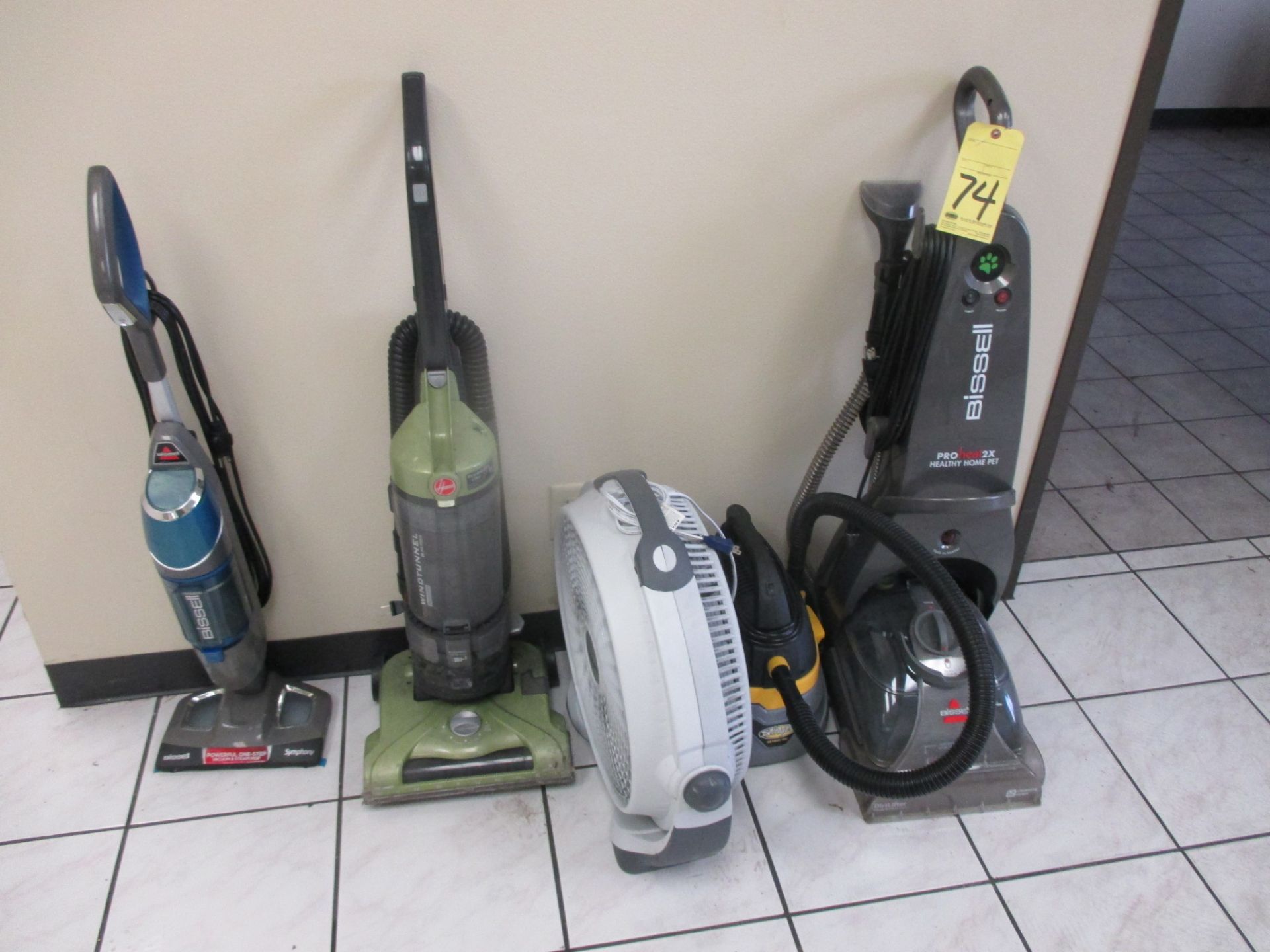 LOT CONSISTING OF: vacuums & carper cleaner