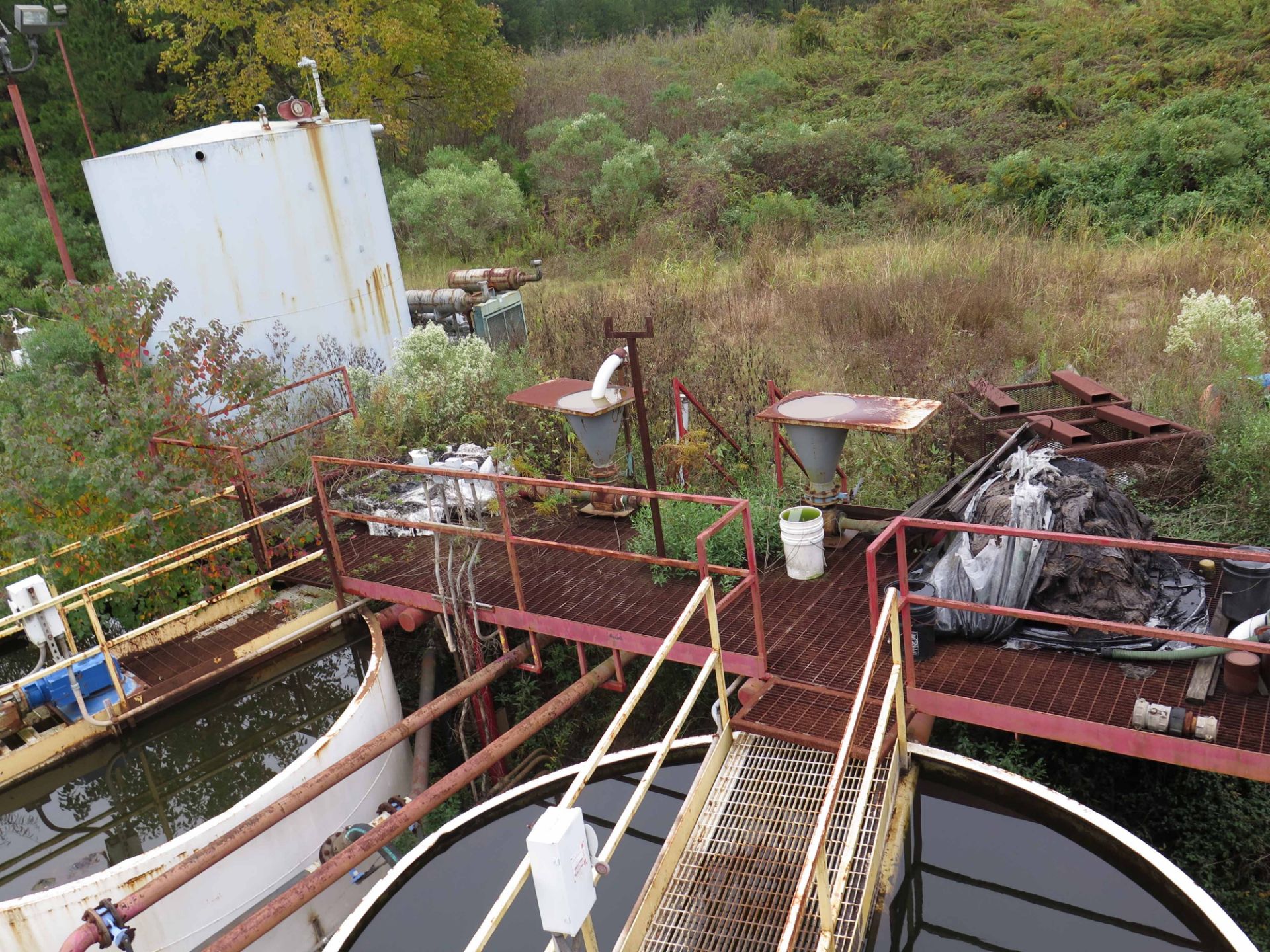 COMPLETE DRILLING MUD PLANT, SET UP AS (2) SEPARATE PLANTS - OIL BASED & WATER BASED DRILLING MUD, - Image 59 of 83