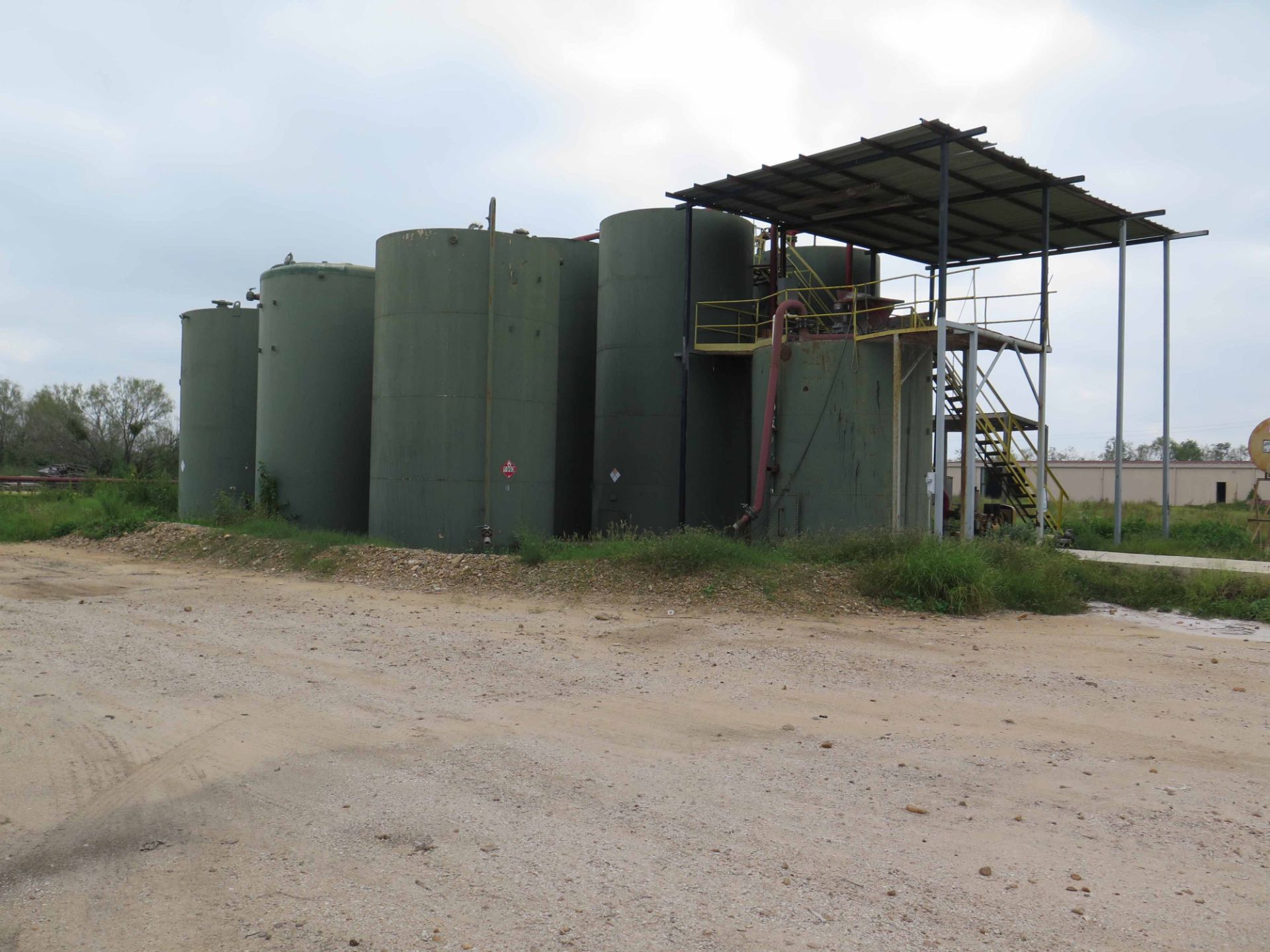 COMPLETE DRILLING MUD PLANT, Including: (5) 500 BBl storage tanks; (3) 400 BBL storage tanks; (1) - Image 2 of 38