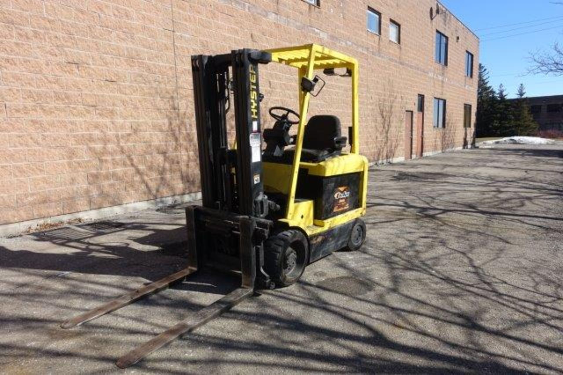HYSTER, E60XM,-33, 5,800 LBS. 3 STAGE, 48V, BATTERY POWERED FORKLIFT, SIDESHIFT, 181" MAX LIFT - Image 2 of 8