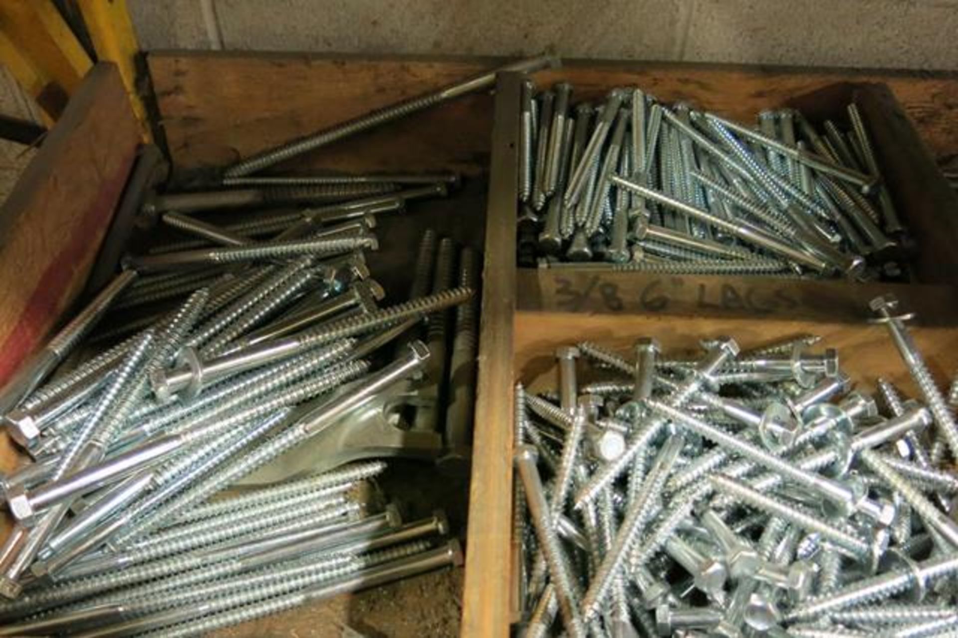 LOT OF ASSORTED CARRIAGE BOLTS, LAG BOLTS, WASHERS AND NUTS - Image 2 of 5