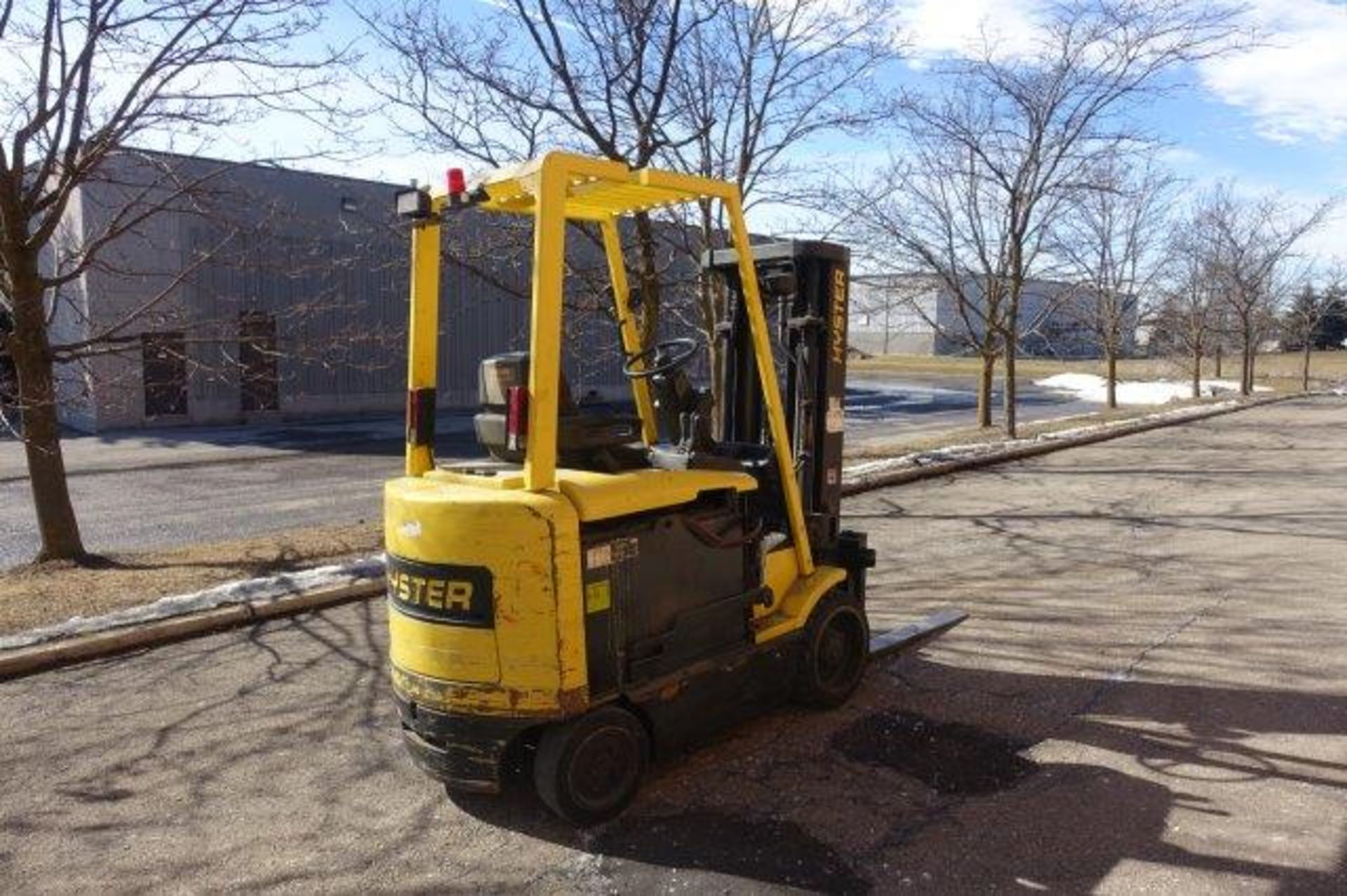 HYSTER, E60XM,-33, 5,800 LBS. 3 STAGE, 48V, BATTERY POWERED FORKLIFT, SIDESHIFT, 181" MAX LIFT - Image 5 of 8