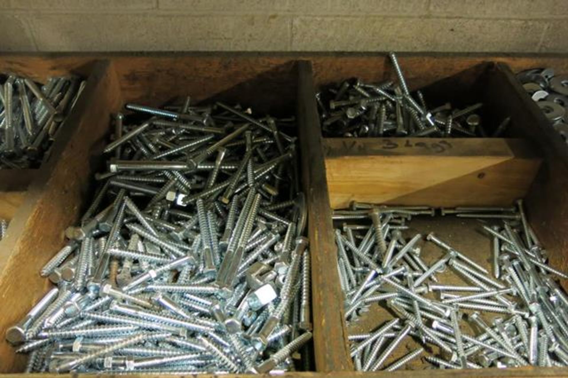 LOT OF ASSORTED CARRIAGE BOLTS, LAG BOLTS, WASHERS AND NUTS - Image 3 of 5