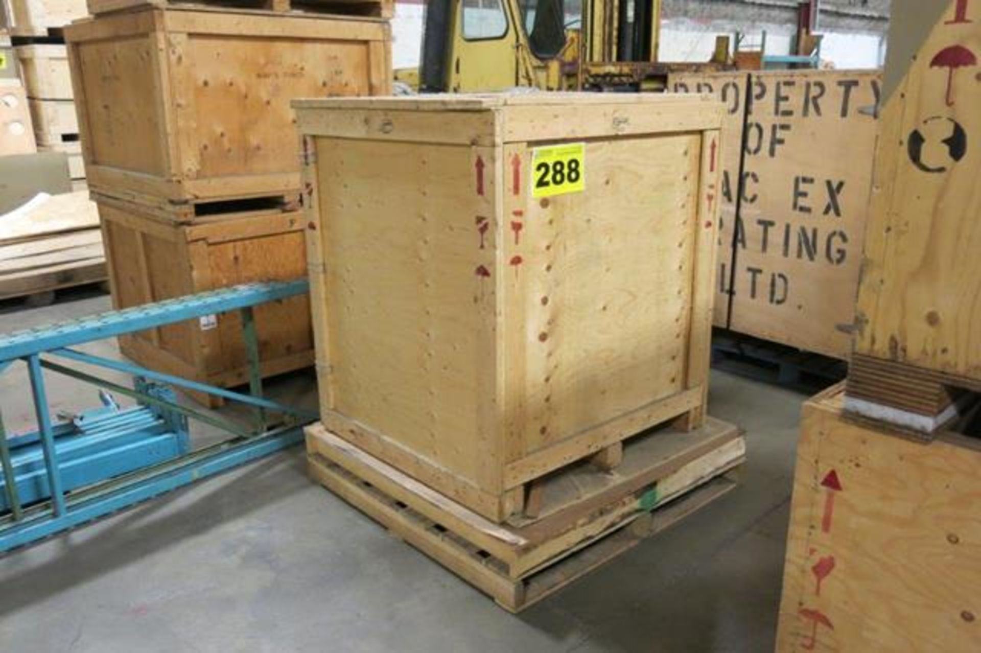 LOT CRATES AND SKIDS