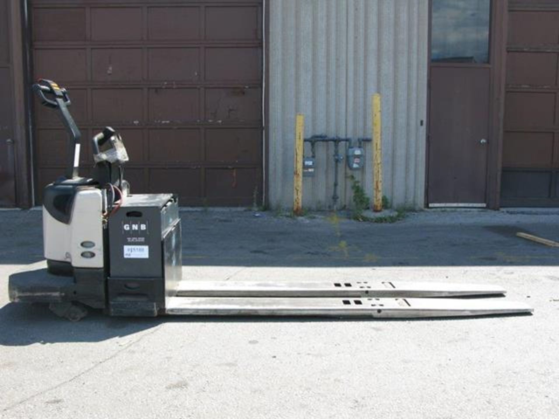 CROWN, PE4500-80, 8000 LBS, ELECTRIC, RIDING WALKIE - Image 7 of 9