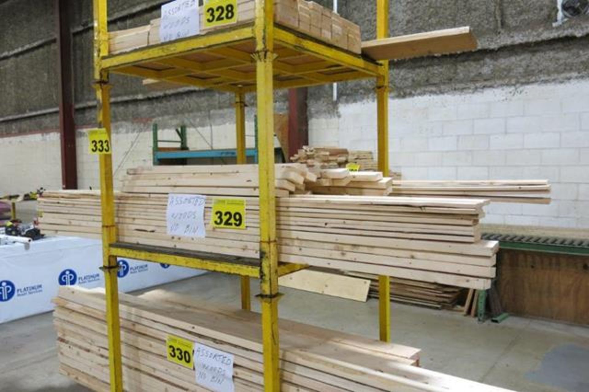 LOT OF ASSORTED WOOD (WOOD ONLY)