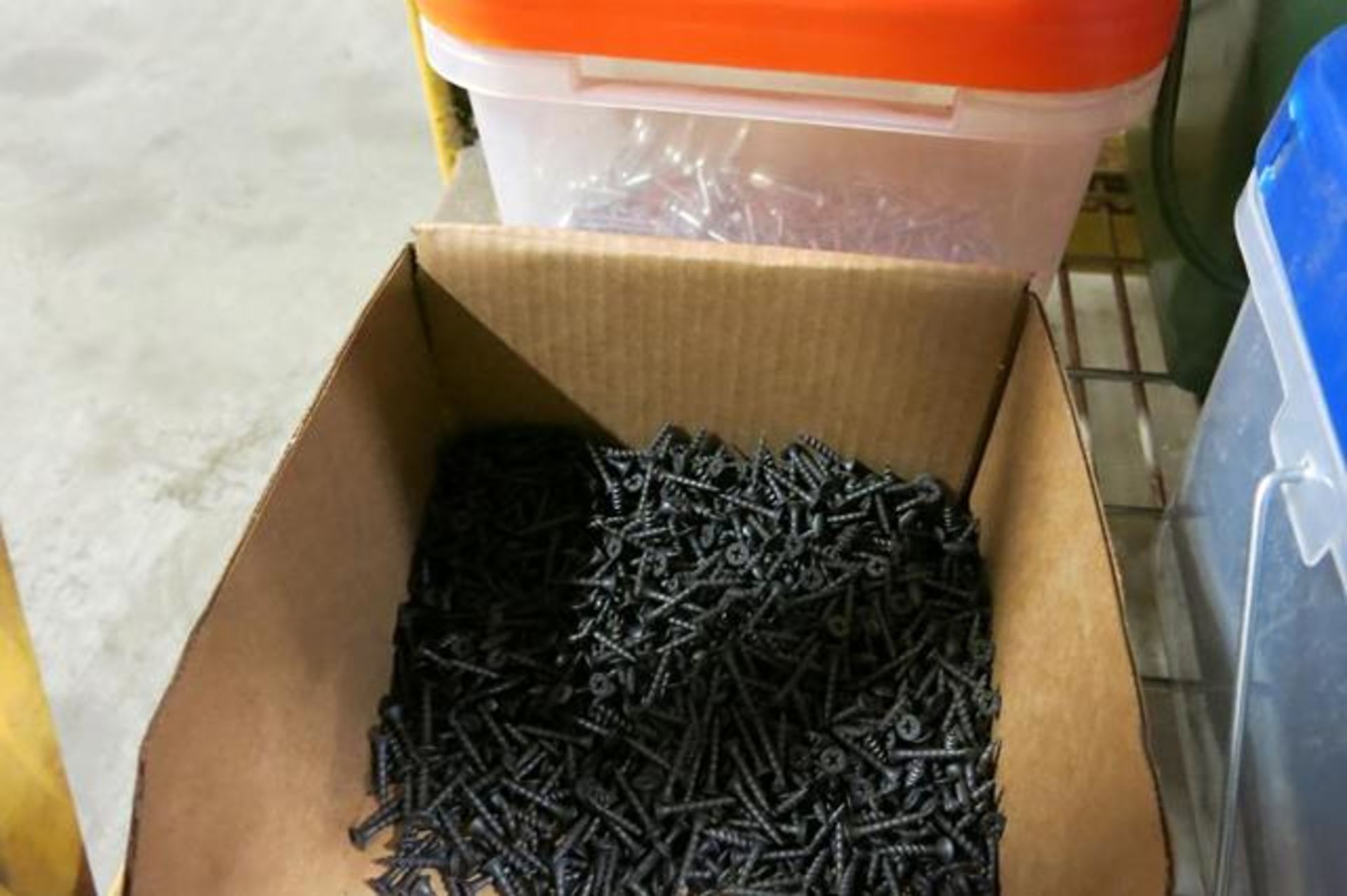 LOT OF ASSORTED SCREWS - Image 3 of 6