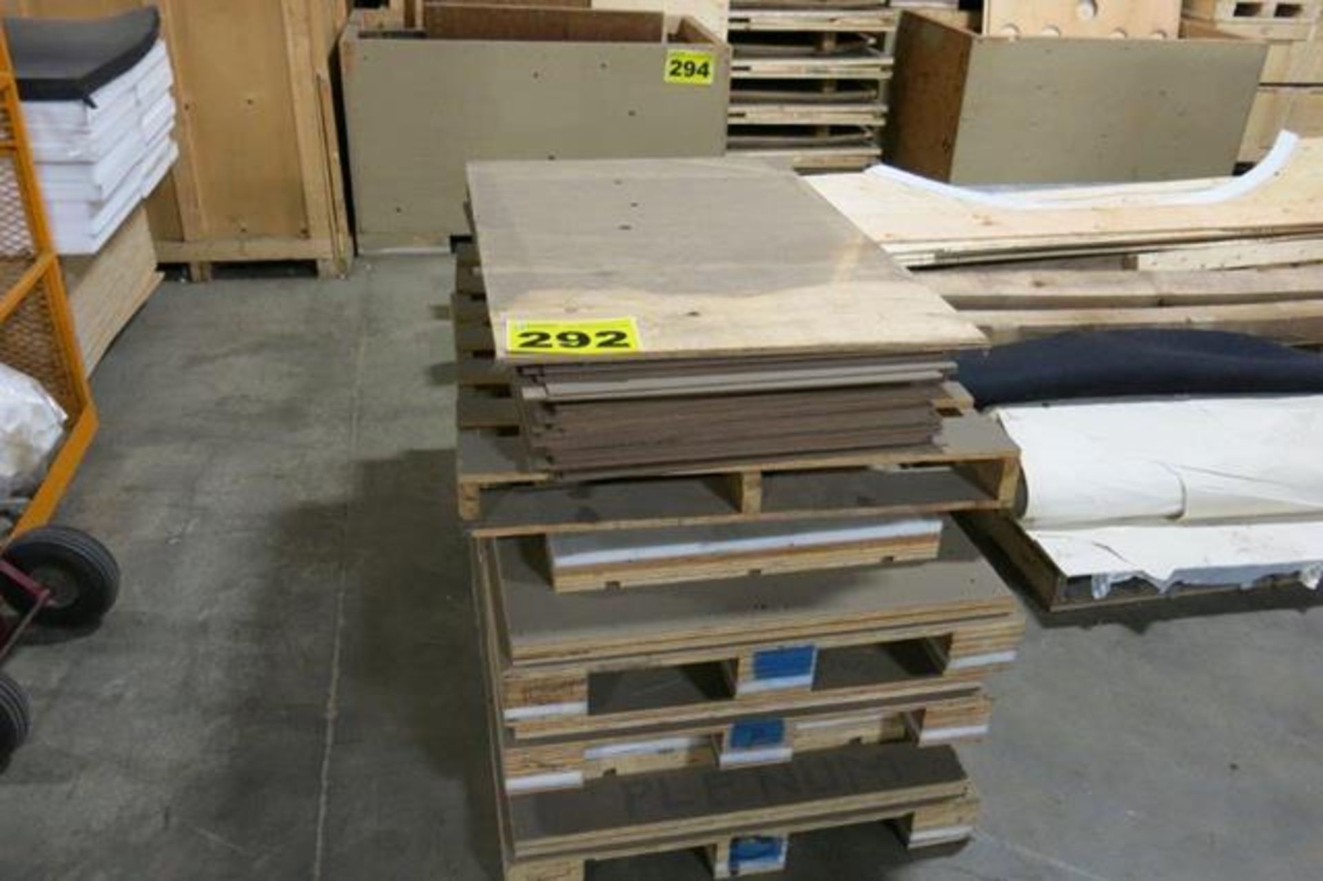 LOT OF WOOD SKIDS, WOOD AND PACKAGING MATERIALS