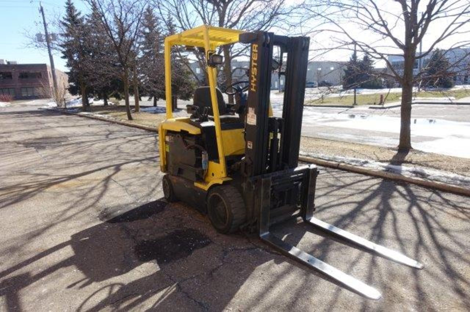 HYSTER, E60XM,-33, 5,800 LBS. 3 STAGE, 48V, BATTERY POWERED FORKLIFT, SIDESHIFT, 181" MAX LIFT - Image 6 of 8