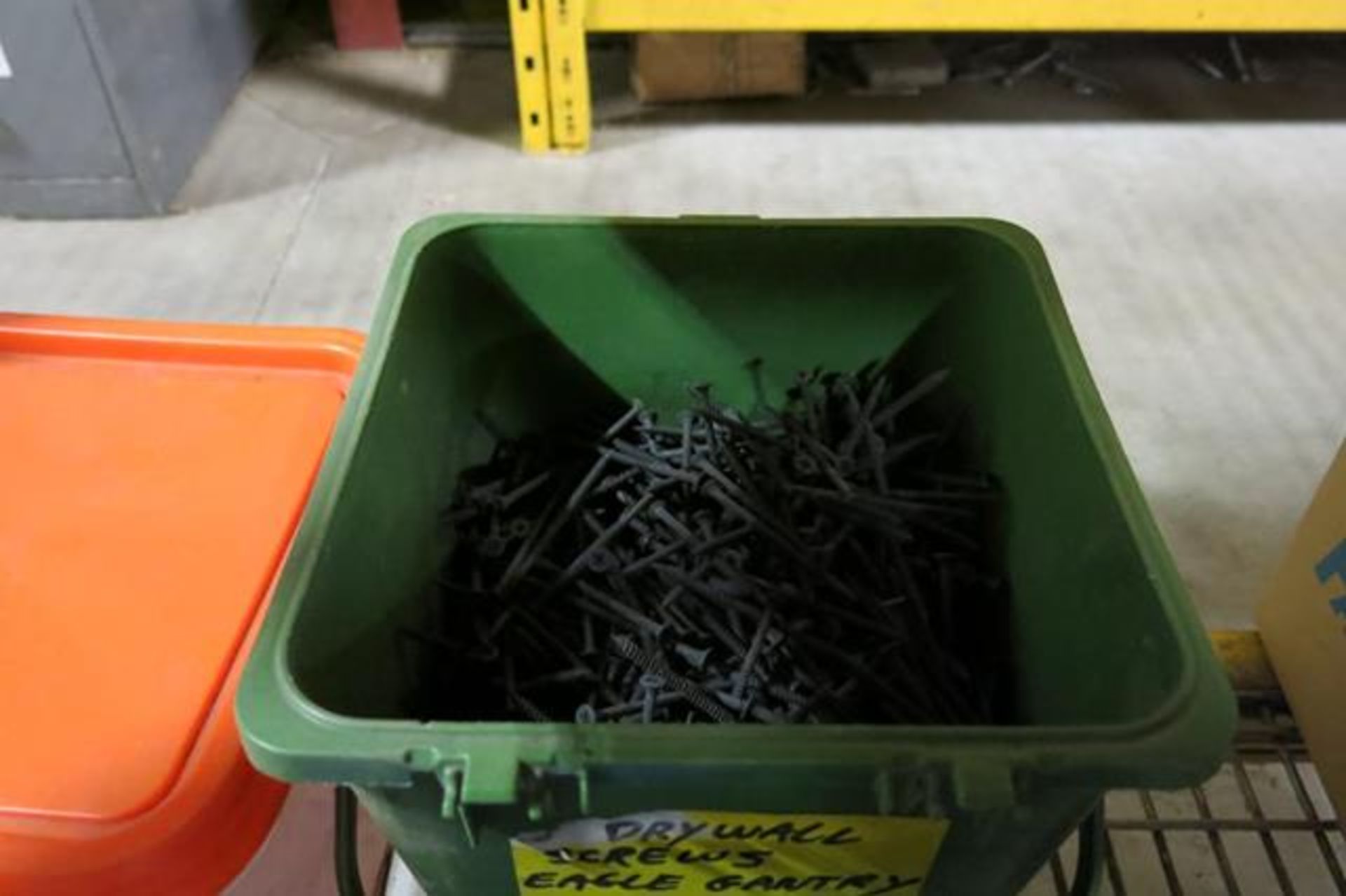 LOT OF ASSORTED SCREWS - Image 4 of 6