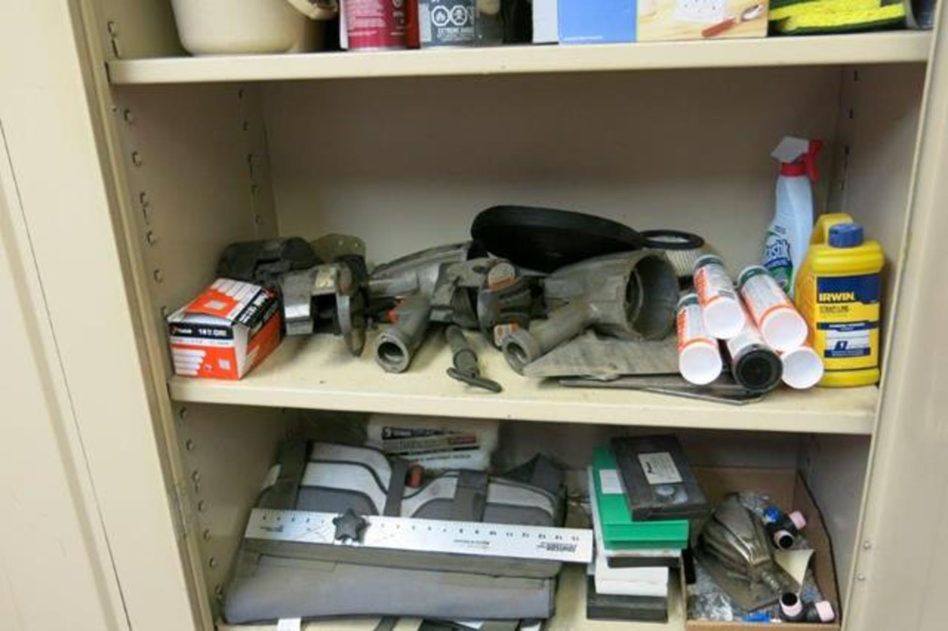 STORAGE CABINET AND CONTENTS - Image 4 of 6