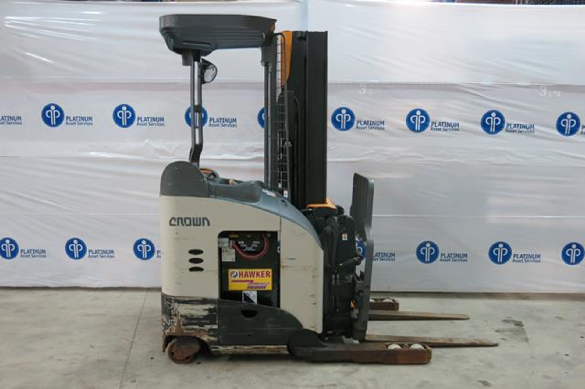 CROWN, RMD6025-32, 3,200 LBS., 48V, BATTERY POWERED REACH TRUCK WITH CHARGER, 210" MAXIMUM LIFT, 2, - Image 4 of 8