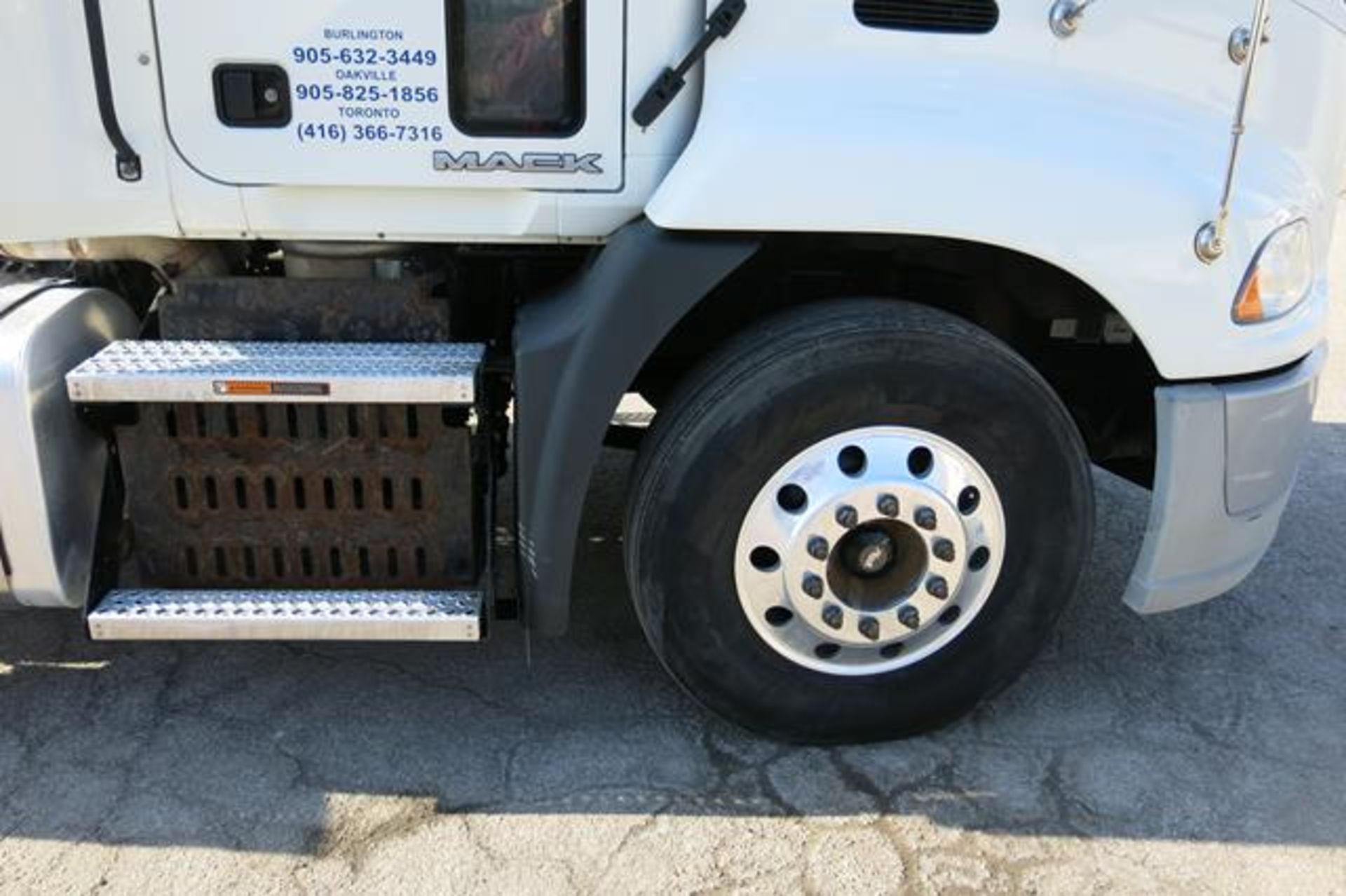 MACK, CXU613, TRUCK TRACTOR, DAY CAB, MACK MP7 DIESEL ENGINE, 10 SPEED MANUAL TRANSMISSION, 382, - Image 16 of 51