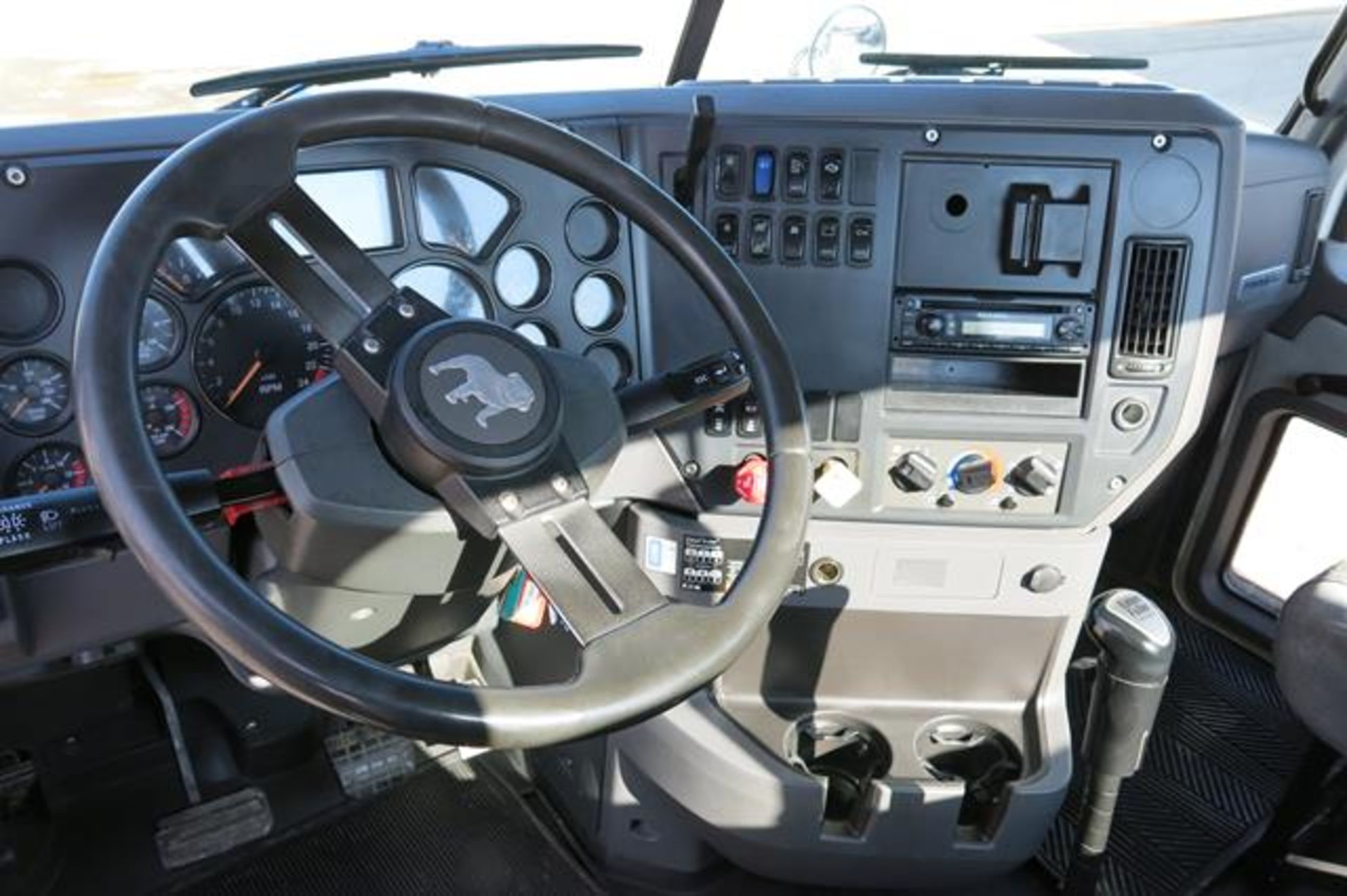 MACK, CXU613, TRUCK TRACTOR, DAY CAB, MACK MP7 DIESEL ENGINE, 10 SPEED MANUAL TRANSMISSION, 333, - Image 27 of 43