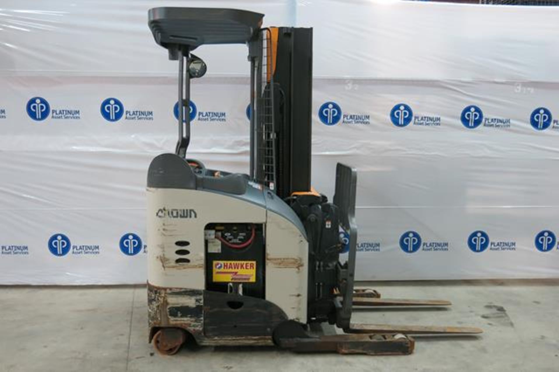 CROWN, RMD6025-32, 3,200 LBS., 36V, BATTERY POWERED REACH TRUCK WITH CHARGER, 2,187 HOURS, 210" - Image 4 of 9