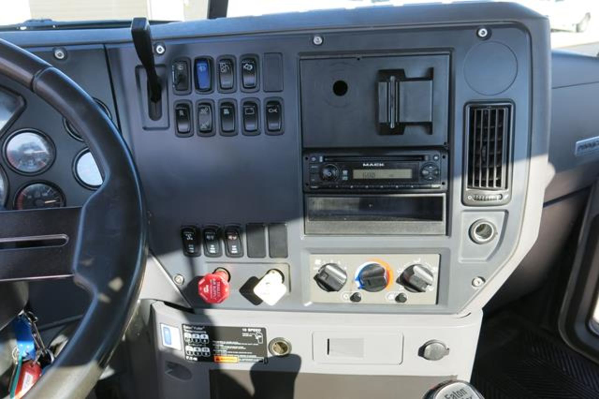 MACK, CXU613, TRUCK TRACTOR, DAY CAB, MACK MP7 DIESEL ENGINE, 10 SPEED MANUAL TRANSMISSION, 333, - Image 40 of 43