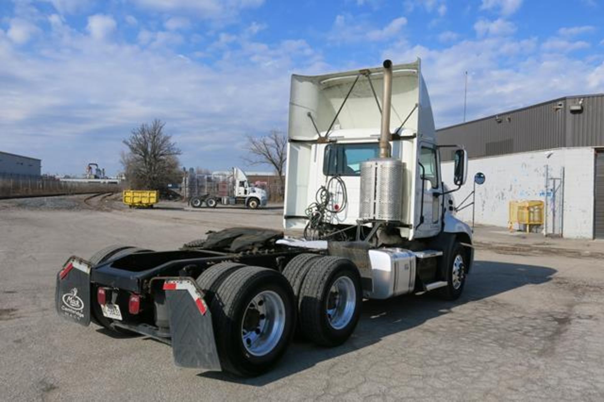 MACK, CXU613, TRUCK TRACTOR, DAY CAB, MACK MP7 DIESEL ENGINE, 10 SPEED MANUAL TRANSMISSION, 382, - Image 11 of 51