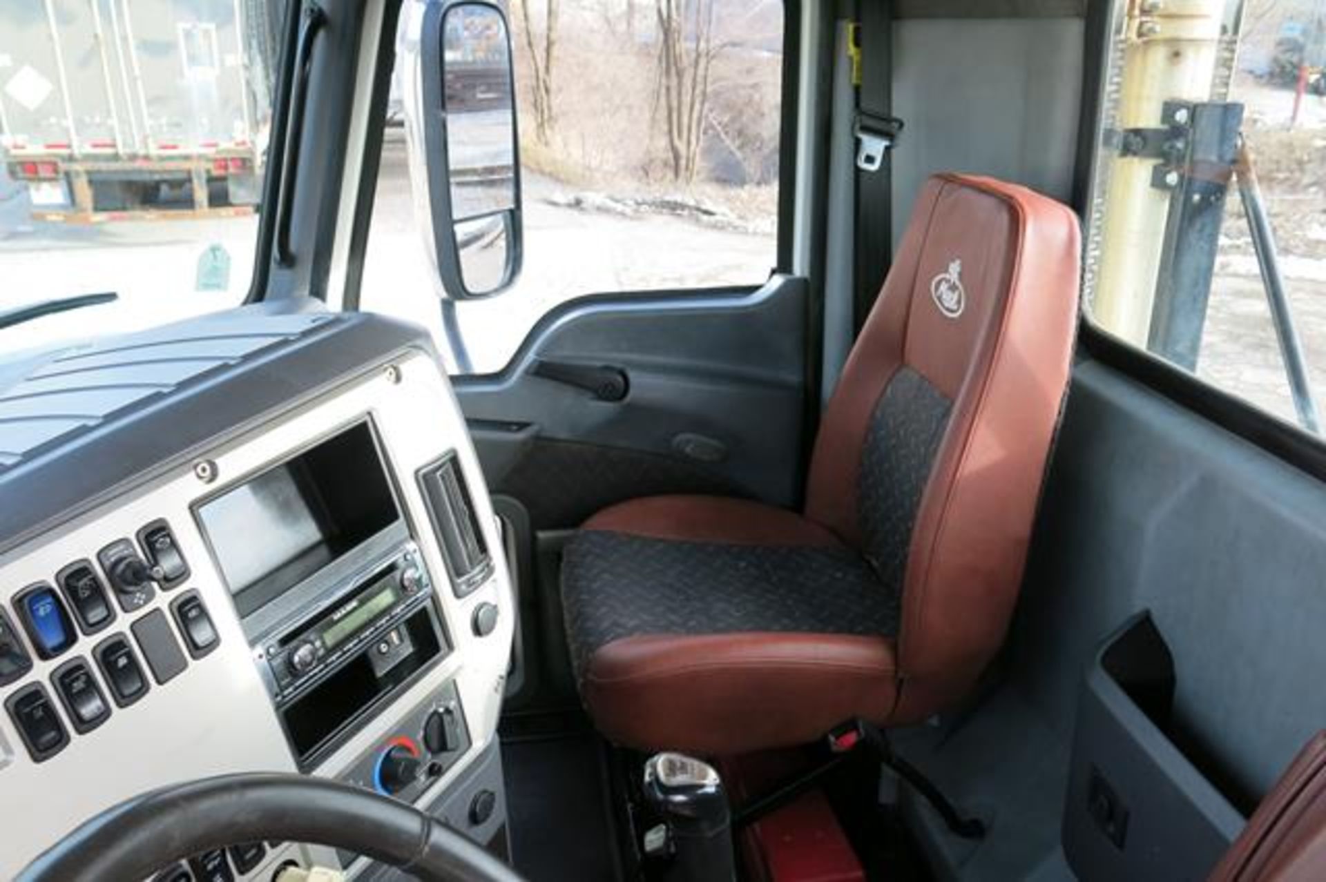 MACK, CXU613, TRUCK TRACTOR, DAY CAB, MACK MP7 DIESEL ENGINE, 10 SPEED MANUAL TRANSMISSION, 412, - Image 28 of 52