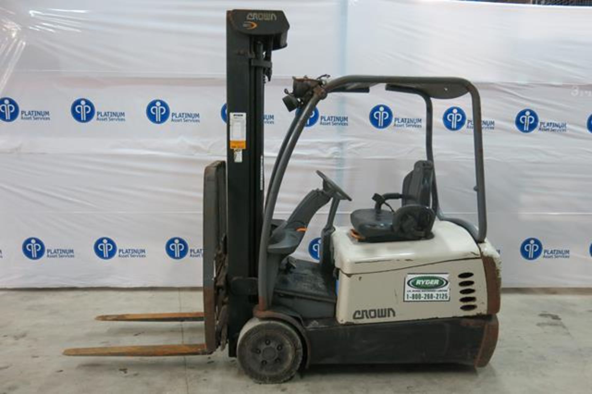 CROWN, SC5245-40, 3,700 LBS., 3 STAGE, 48V, BATTERY POWERED, FORKLIFT, SIDESHIFT, 222" MAXIMUM LIFT, - Image 3 of 10