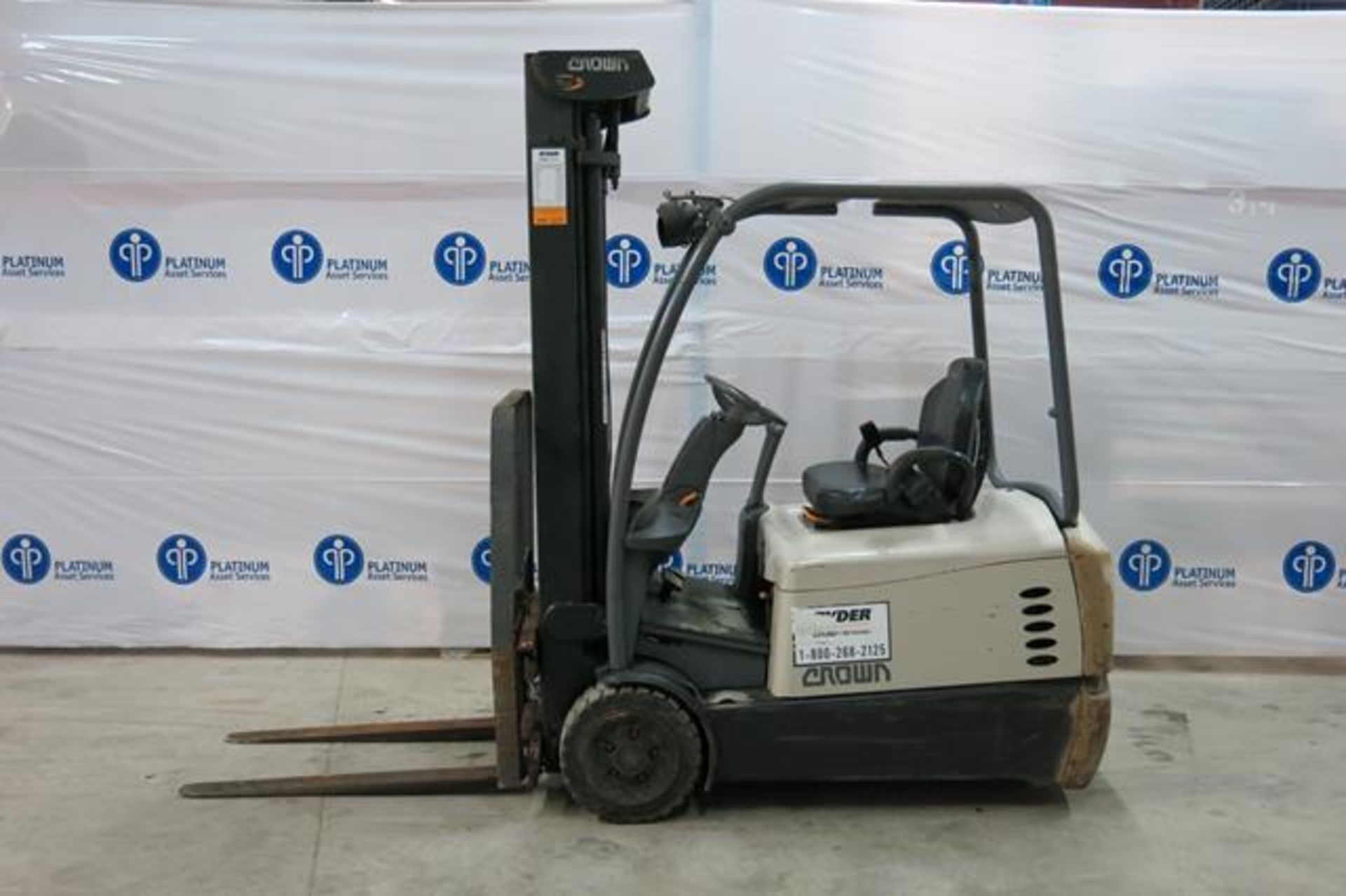 CROWN, SC5245-40, 3,700 LBS., 48V, 3 STAGE, BATTERY POWERED, FORKLIFT, SIDESHIFT, 222" MAXIMUM LIFT, - Image 3 of 9