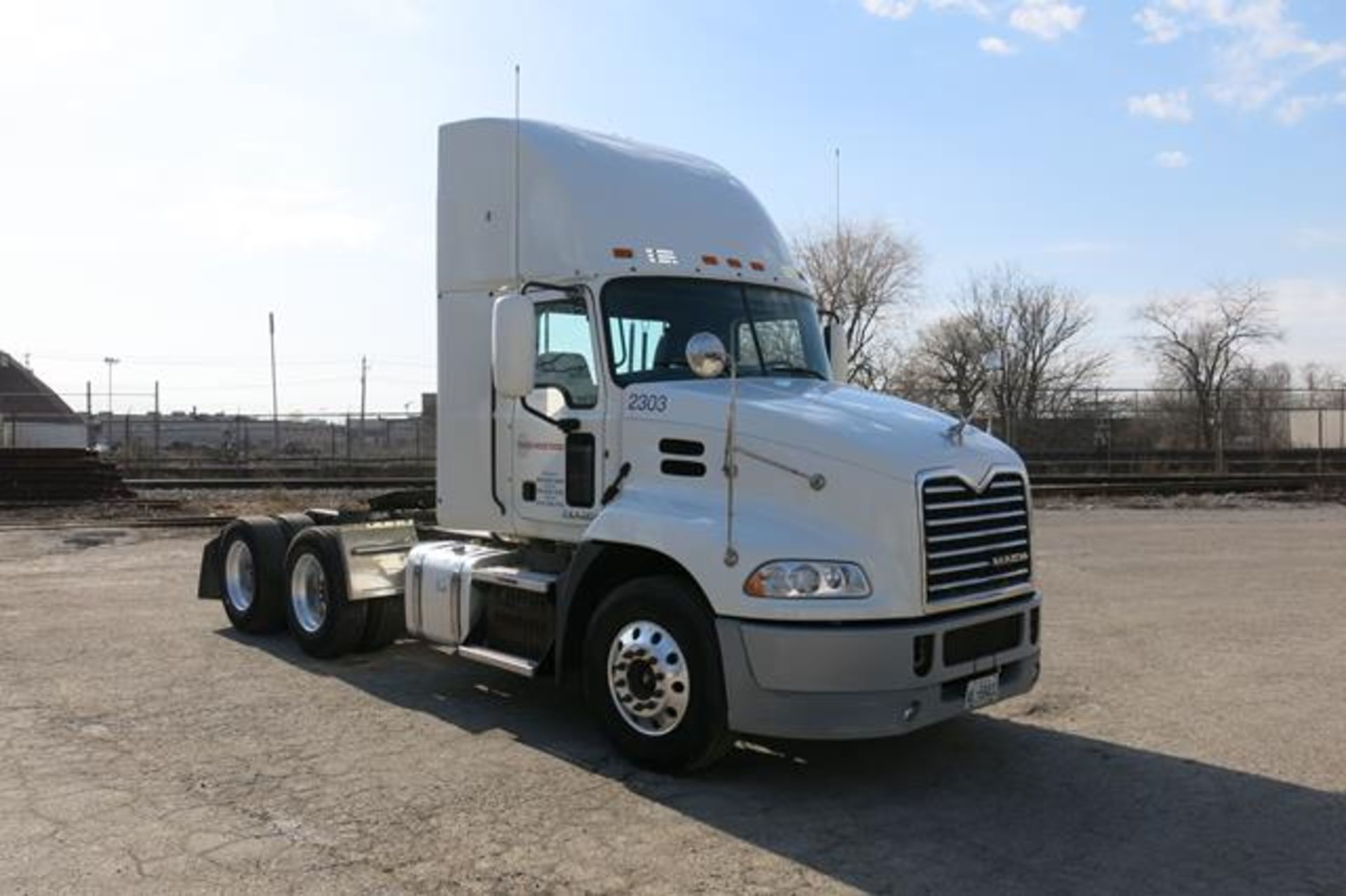 MACK, CXU613, TRUCK TRACTOR, DAY CAB, MACK MP7 DIESEL ENGINE, 10 SPEED MANUAL TRANSMISSION, 382, - Image 9 of 51