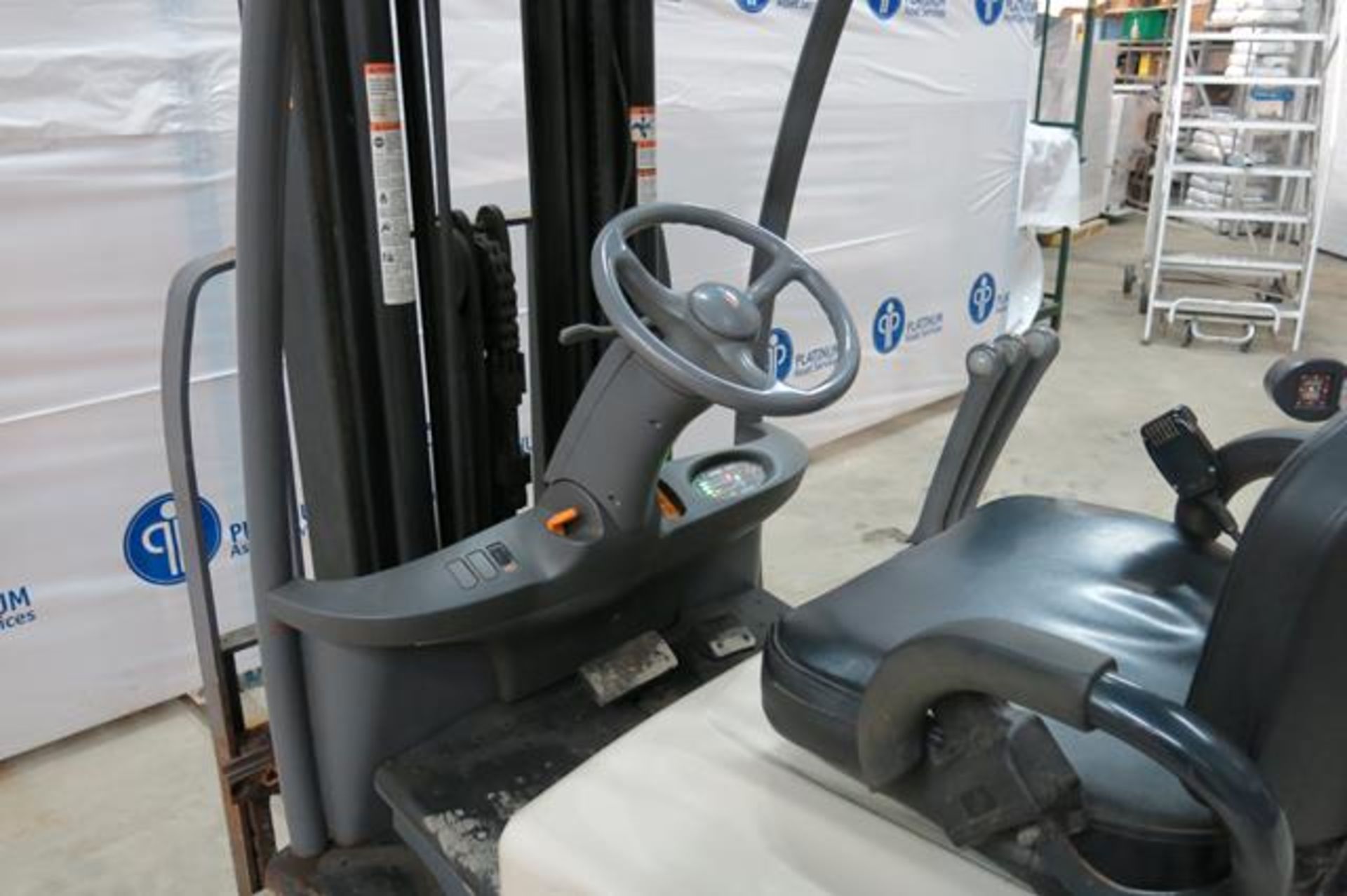 CROWN, SC5245-40, 3,700 LBS., 3 STAGE, 48V,BATTERY POWERED, FORKLIFT, SIDESHIFT, 190" MAXIMUM - Image 6 of 9