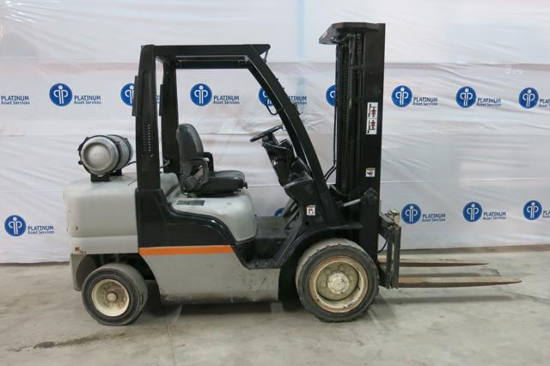 NISSAN, MUG1F2A30LV, 6,000 LBS., 3 STAGE, LPG FORKLIFT, SIDESHIFT, 11,093 HOURS, 2009, S/N UG1F2- - Image 4 of 10