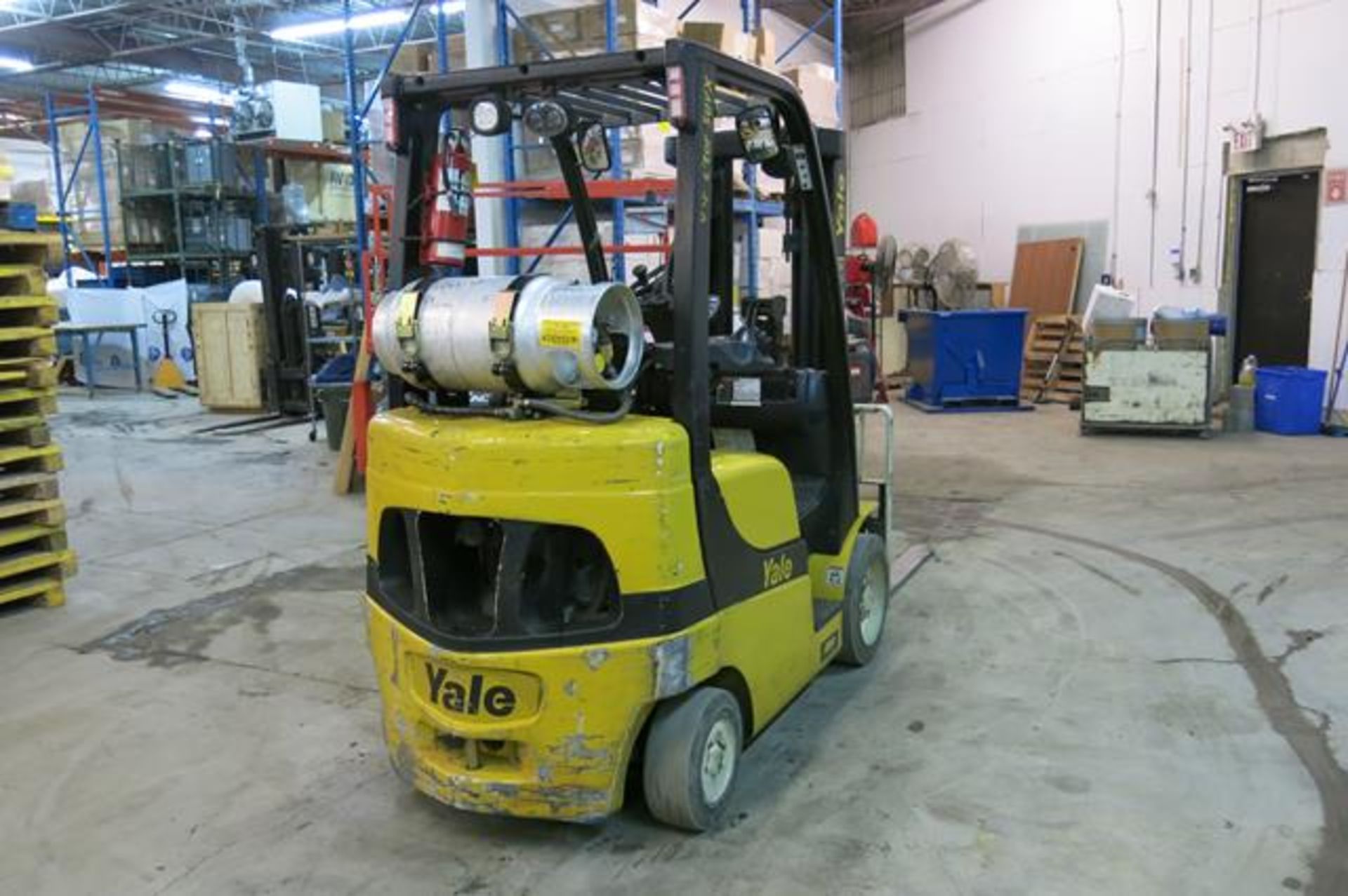 YALE, GLC050VNXVSE083, 5,000 LBS., 3 STAGE, LPG FORKLIFT WITH SIDESHIFT, 189" MAX LIFT, 13,173 HOURS - Image 5 of 14