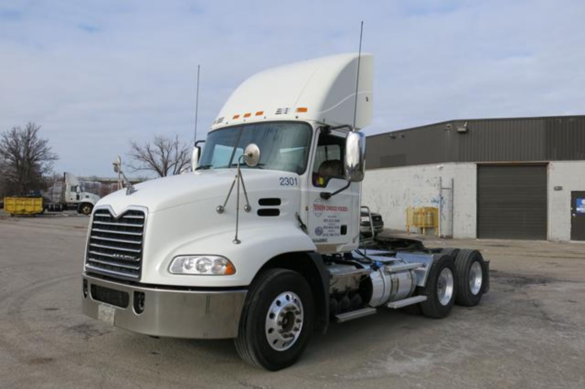 MACK, CXU613, TRUCK TRACTOR, DAY CAB, MACK MP7 DIESEL ENGINE, 10 SPEED MANUAL TRANSMISSION, 412, - Image 2 of 52