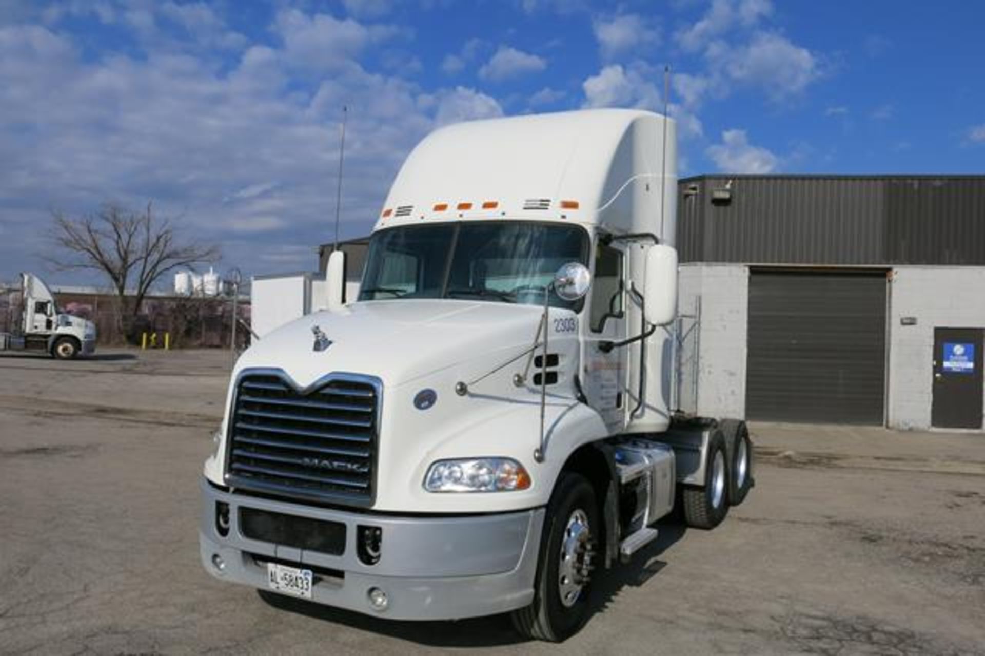 MACK, CXU613, TRUCK TRACTOR, DAY CAB, MACK MP7 DIESEL ENGINE, 10 SPEED MANUAL TRANSMISSION, 382, - Image 3 of 51