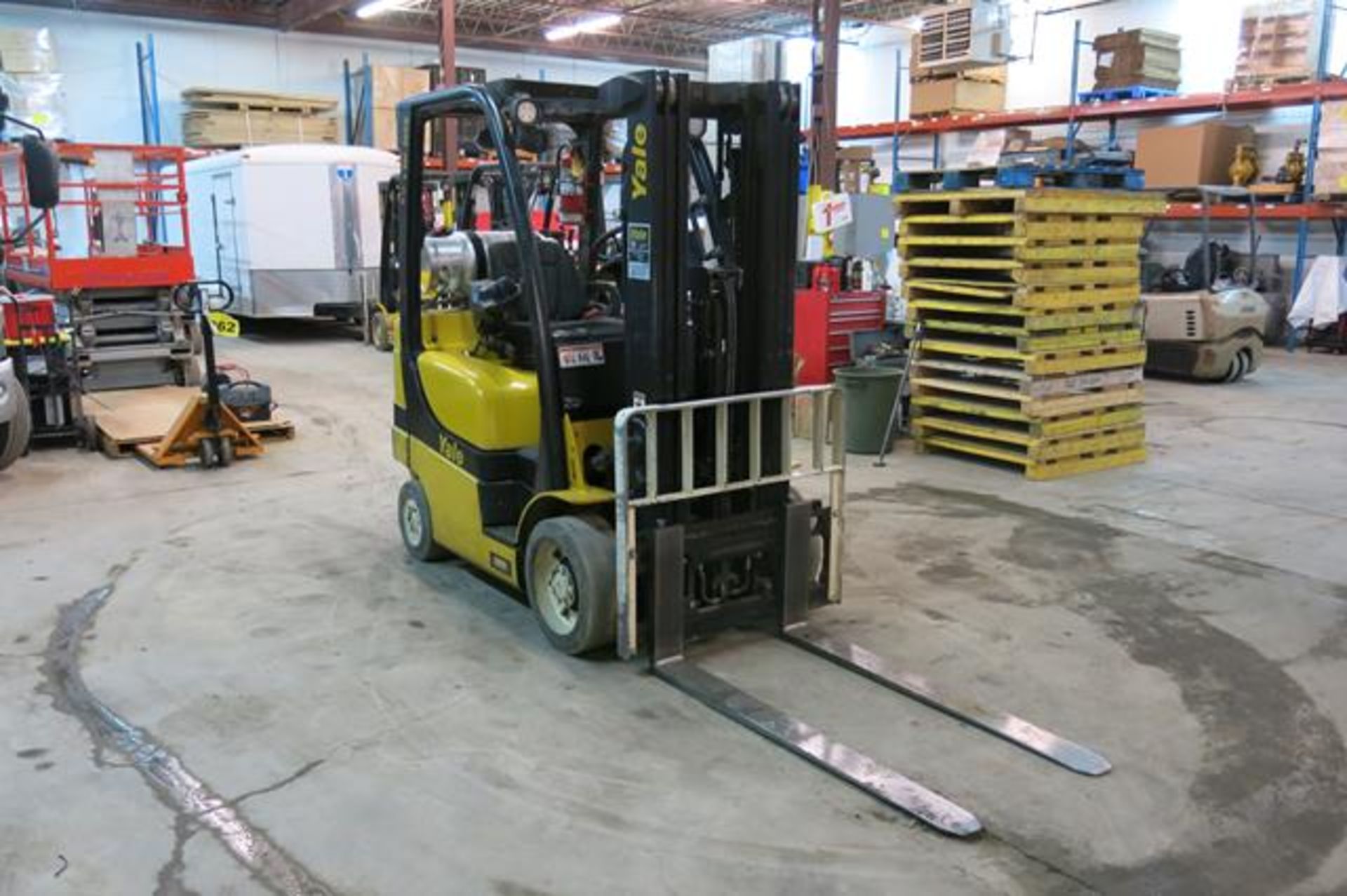 YALE, GLC050VNXVSE083, 5,000 LBS., 3 STAGE, LPG FORKLIFT WITH SIDESHIFT, 189" MAX LIFT, 13,173 HOURS - Image 3 of 14