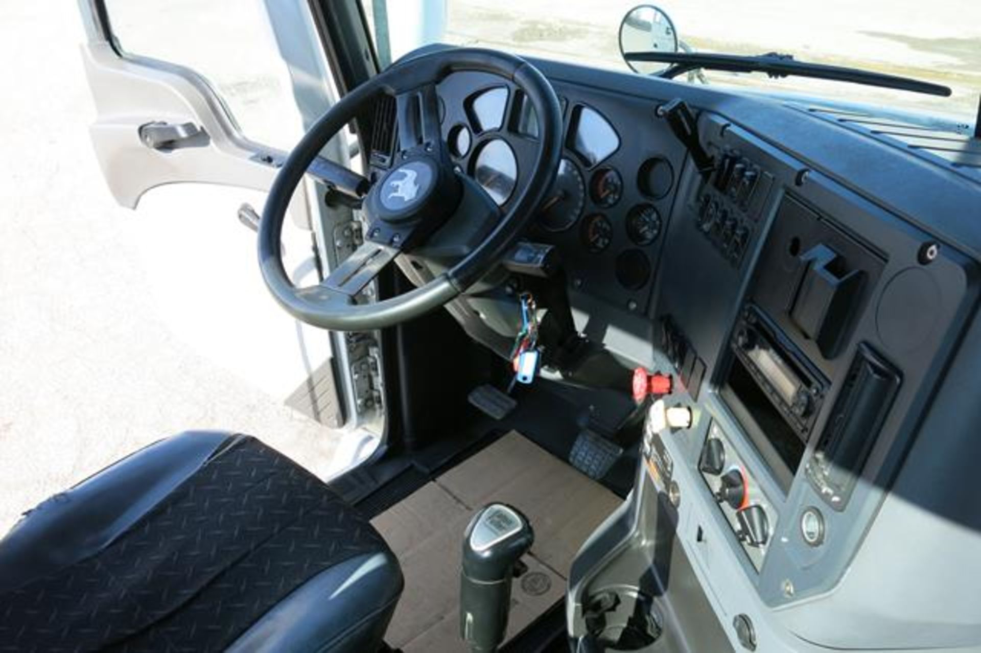 MACK, CXU613, TRUCK TRACTOR, DAY CAB, MACK MP7 DIESEL ENGINE, 10 SPEED MANUAL TRANSMISSION, 333, - Image 18 of 43